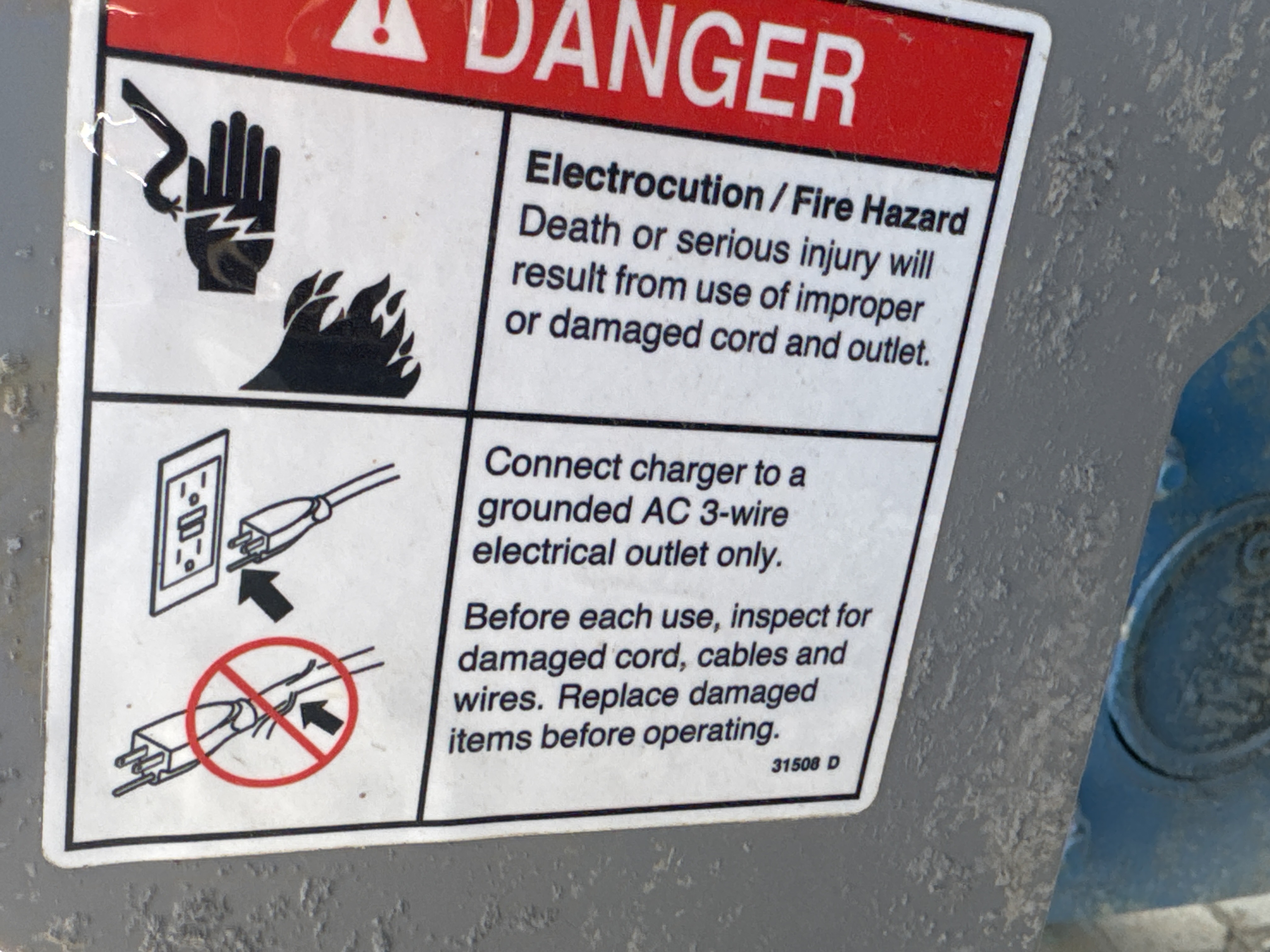 SLA-003-Genie-GS-2646-Scissor-lifts-inspection-Electronics-Charging-port-1