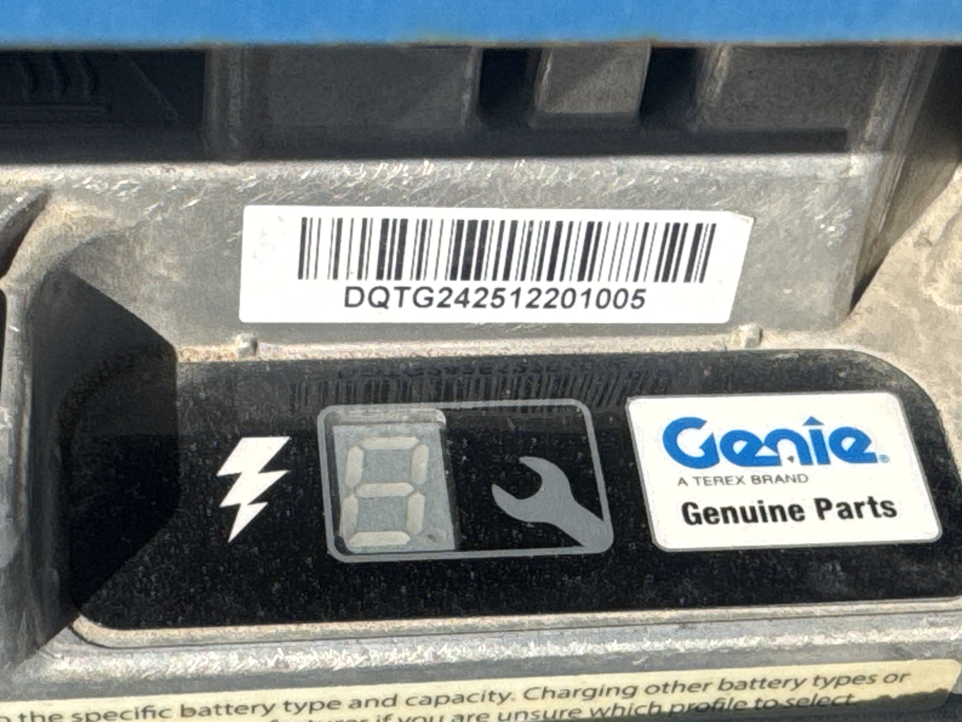 SLA-003-Genie-GS-2646-Scissor-lifts-inspection-Electronics-Electronic-instrument-board-1