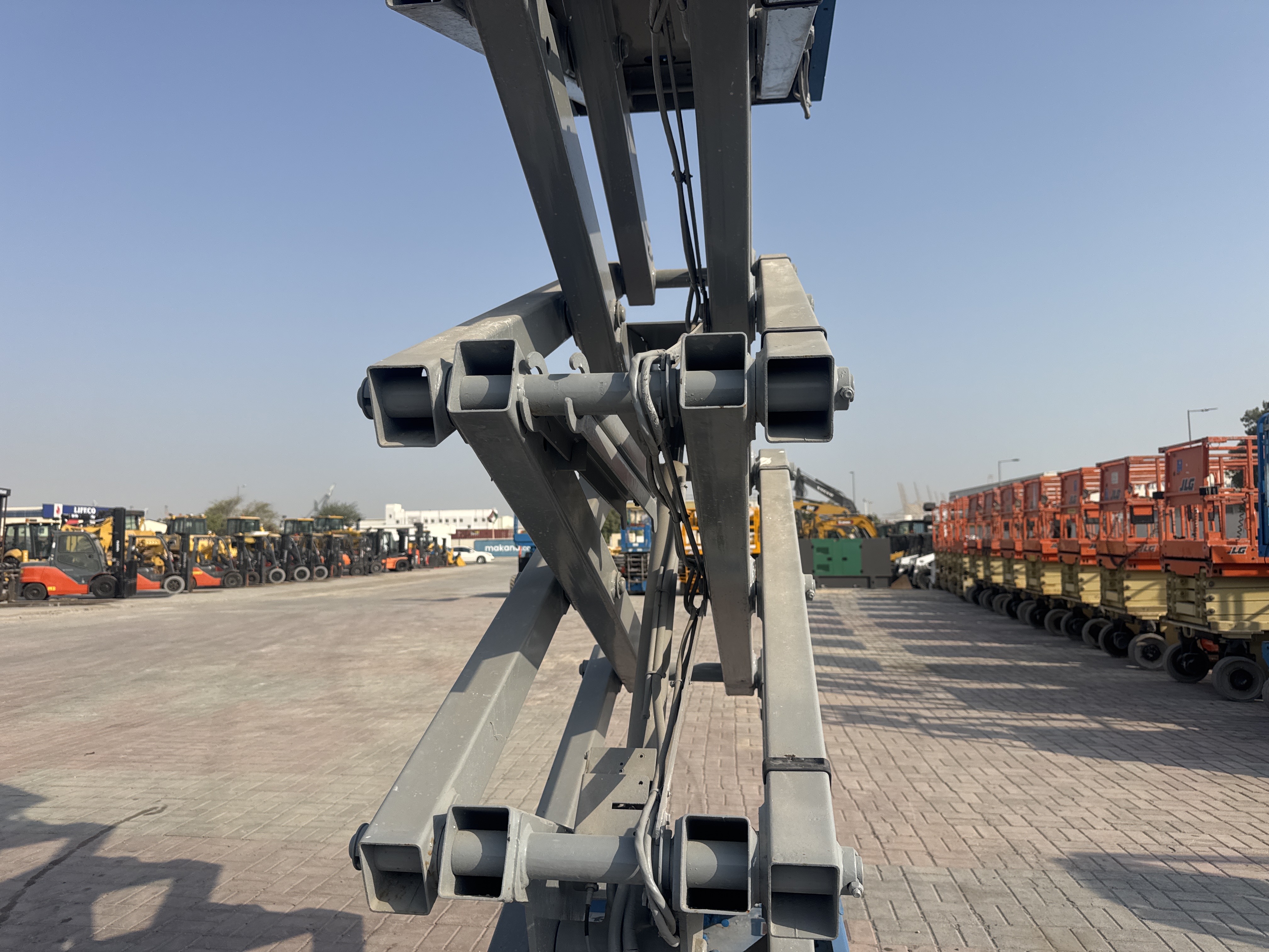 SLA-002-Genie-GS-1930-Scissor-lifts-inspection-Structure-Scissor-arms-1