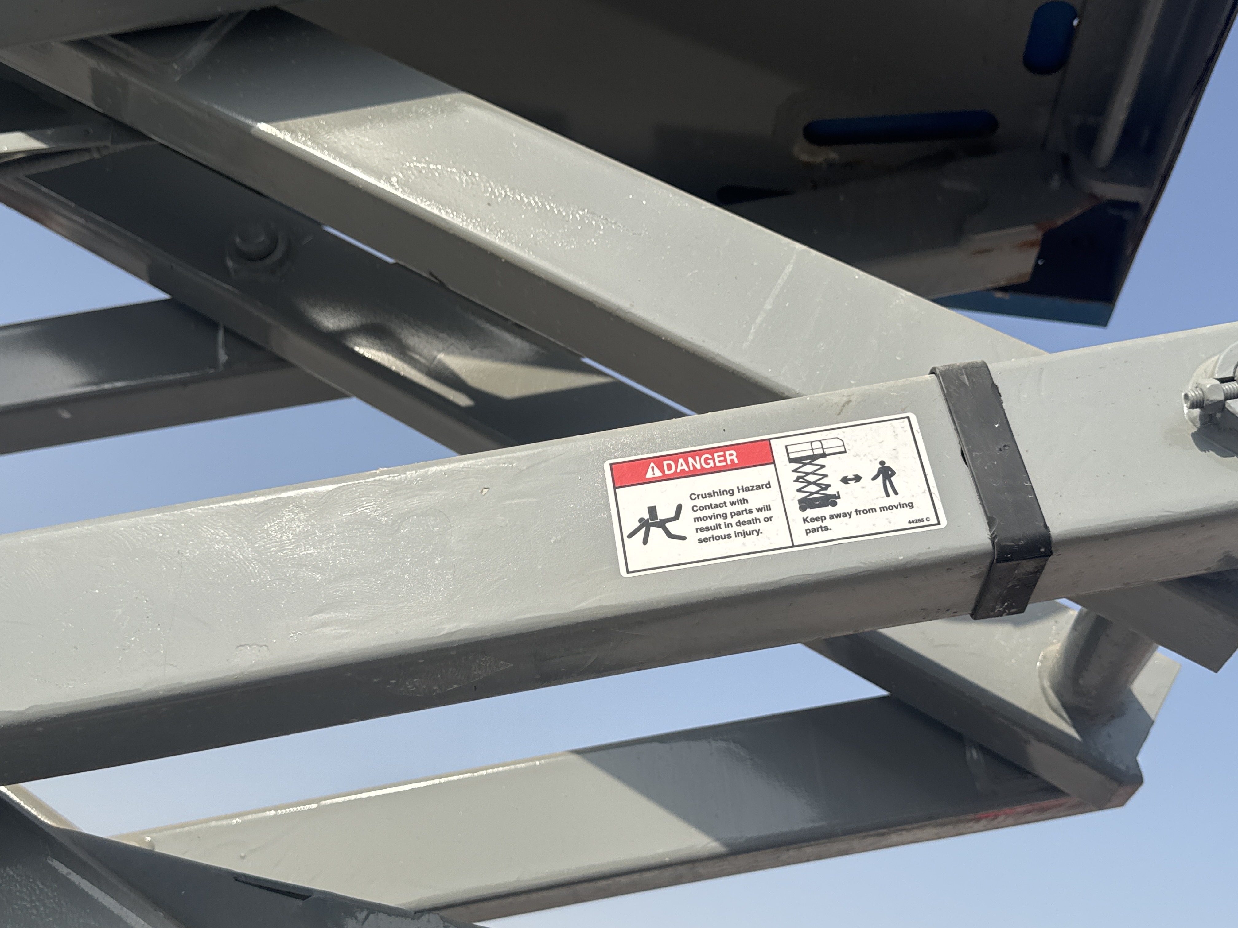 SLA-002-Genie-GS-1930-Scissor-lifts-inspection-Structure-Scissor-arms-1