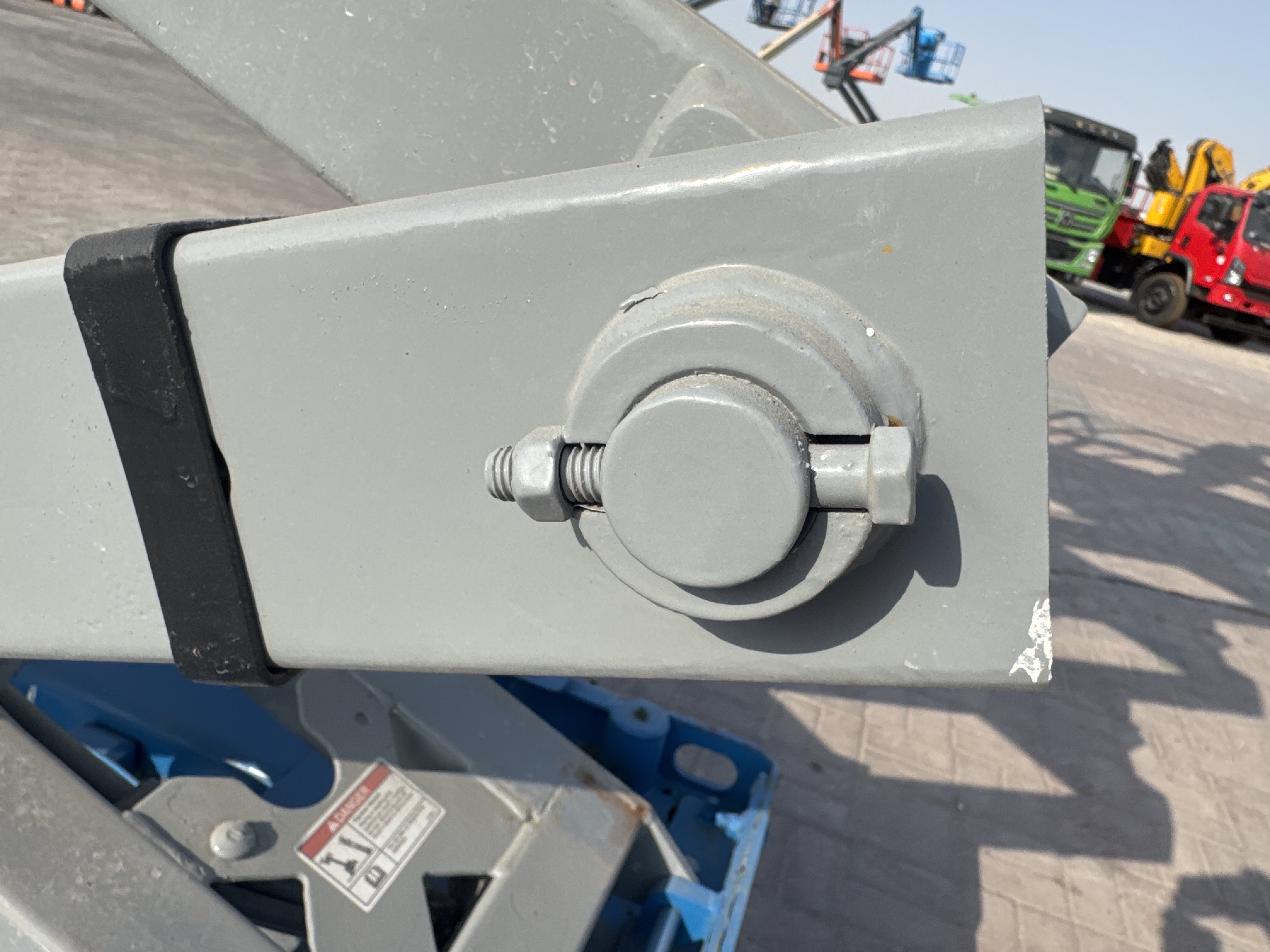 SLA-002-Genie-GS-1930-Scissor-lifts-inspection-Hydraulics-Hydraulic-pins-/-locks-1