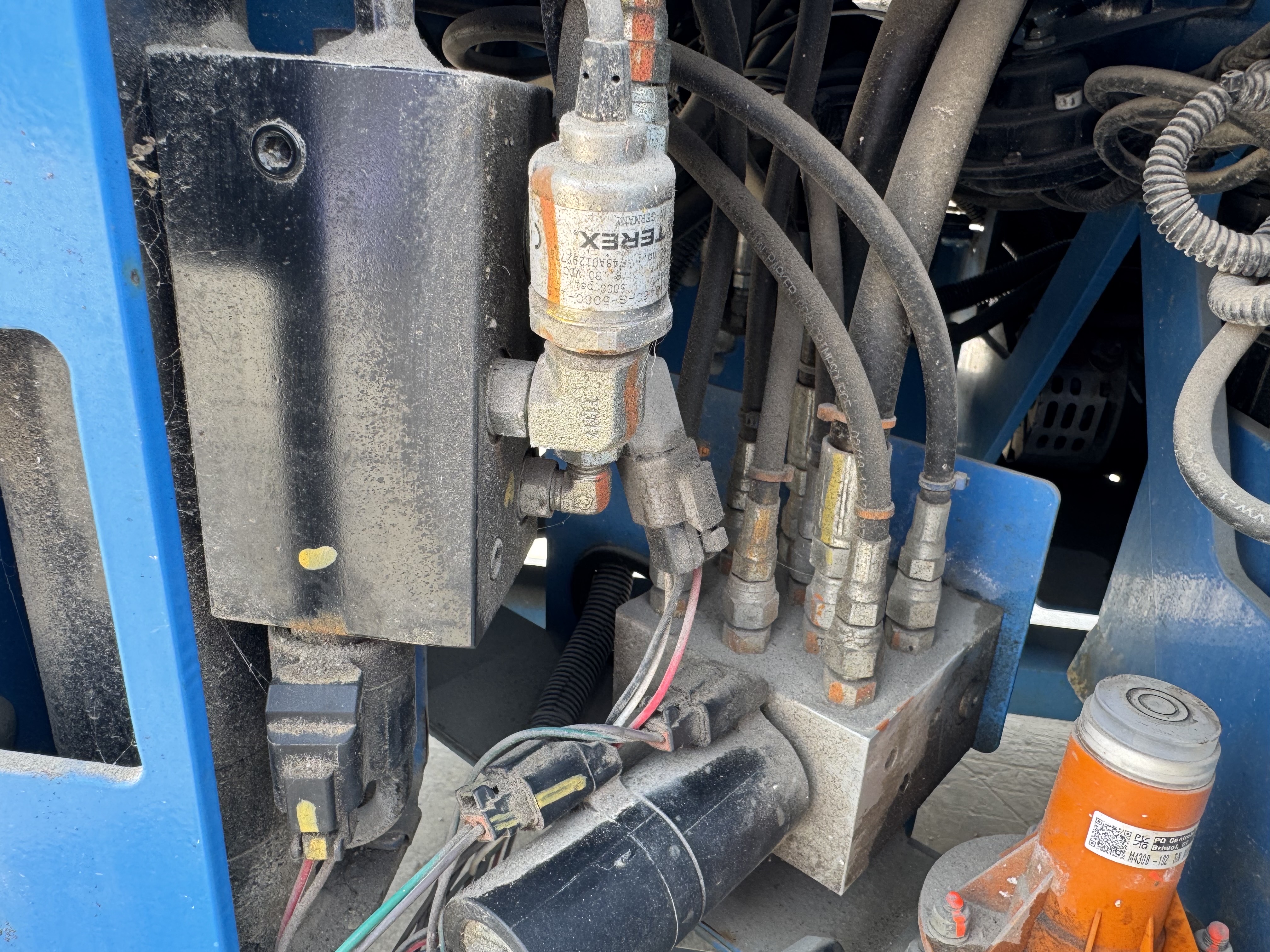 SLA-004-Genie-GS-3232-Scissor-lifts-inspection-Structure-Outriggers-1