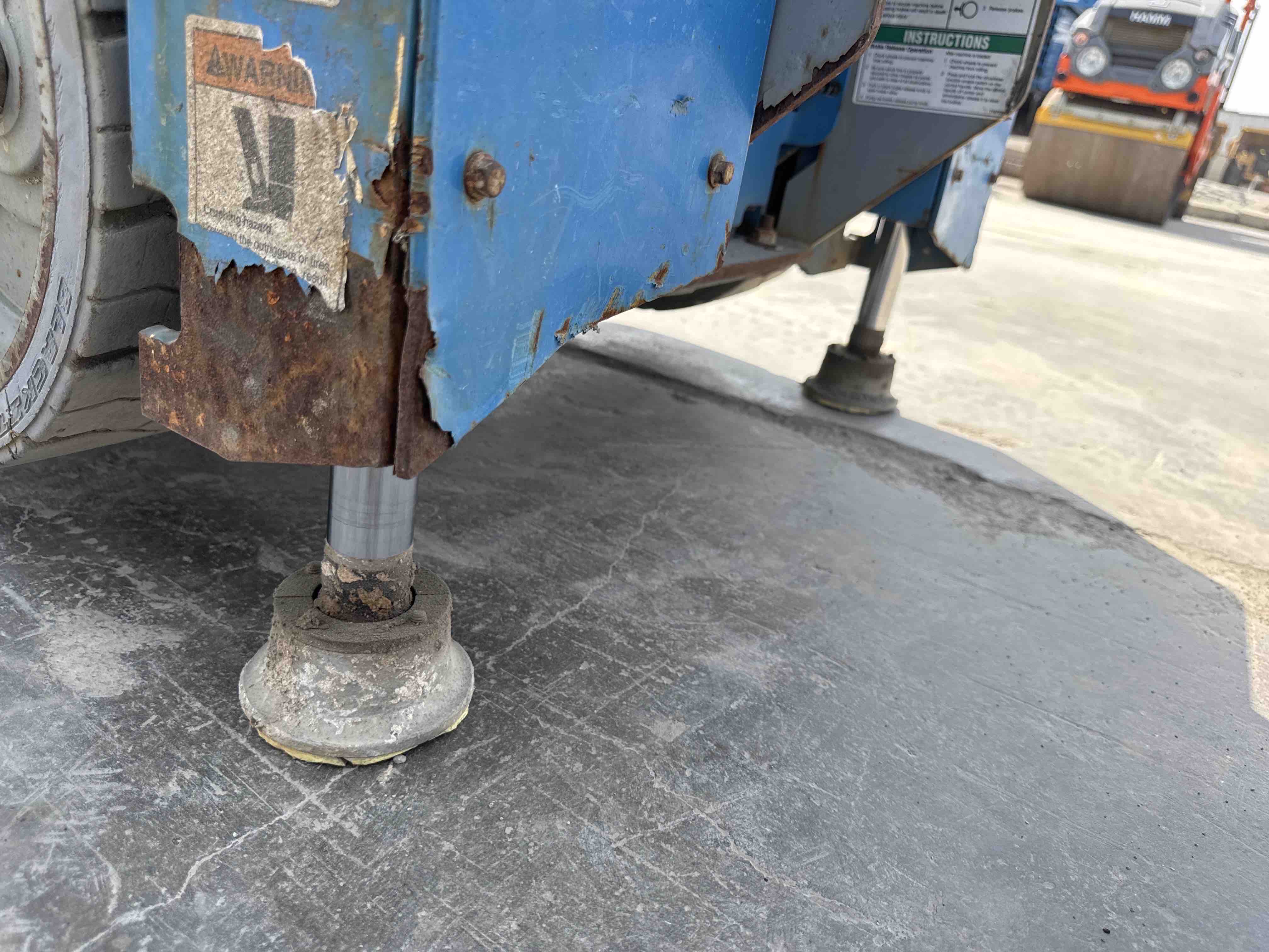 SLA-004-Genie-GS-3232-Scissor-lifts-inspection-Structure-Outriggers-1
