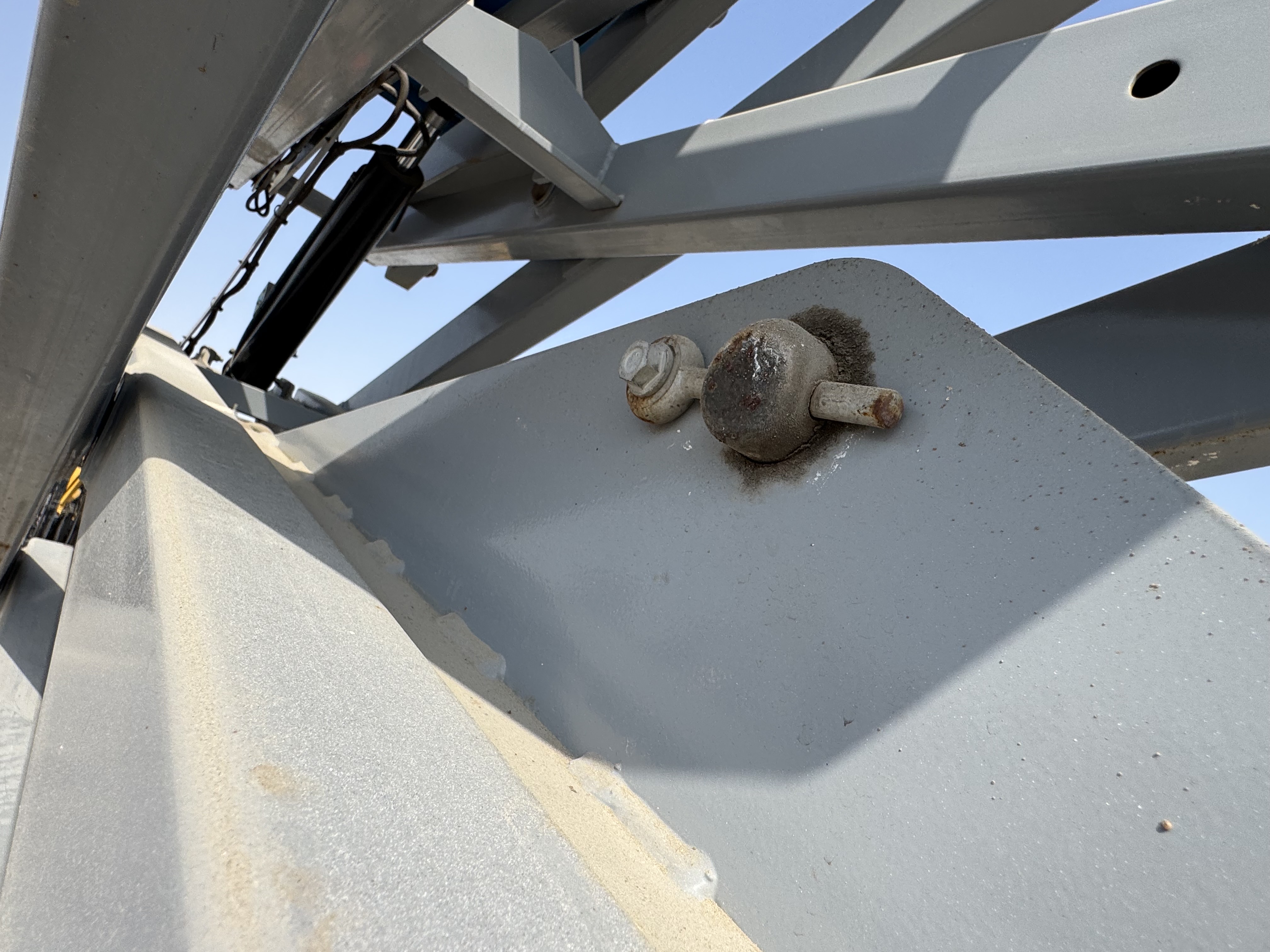 SLA-004-Genie-GS-3232-Scissor-lifts-inspection-Hydraulics-Hydraulic-pins-/-locks-1