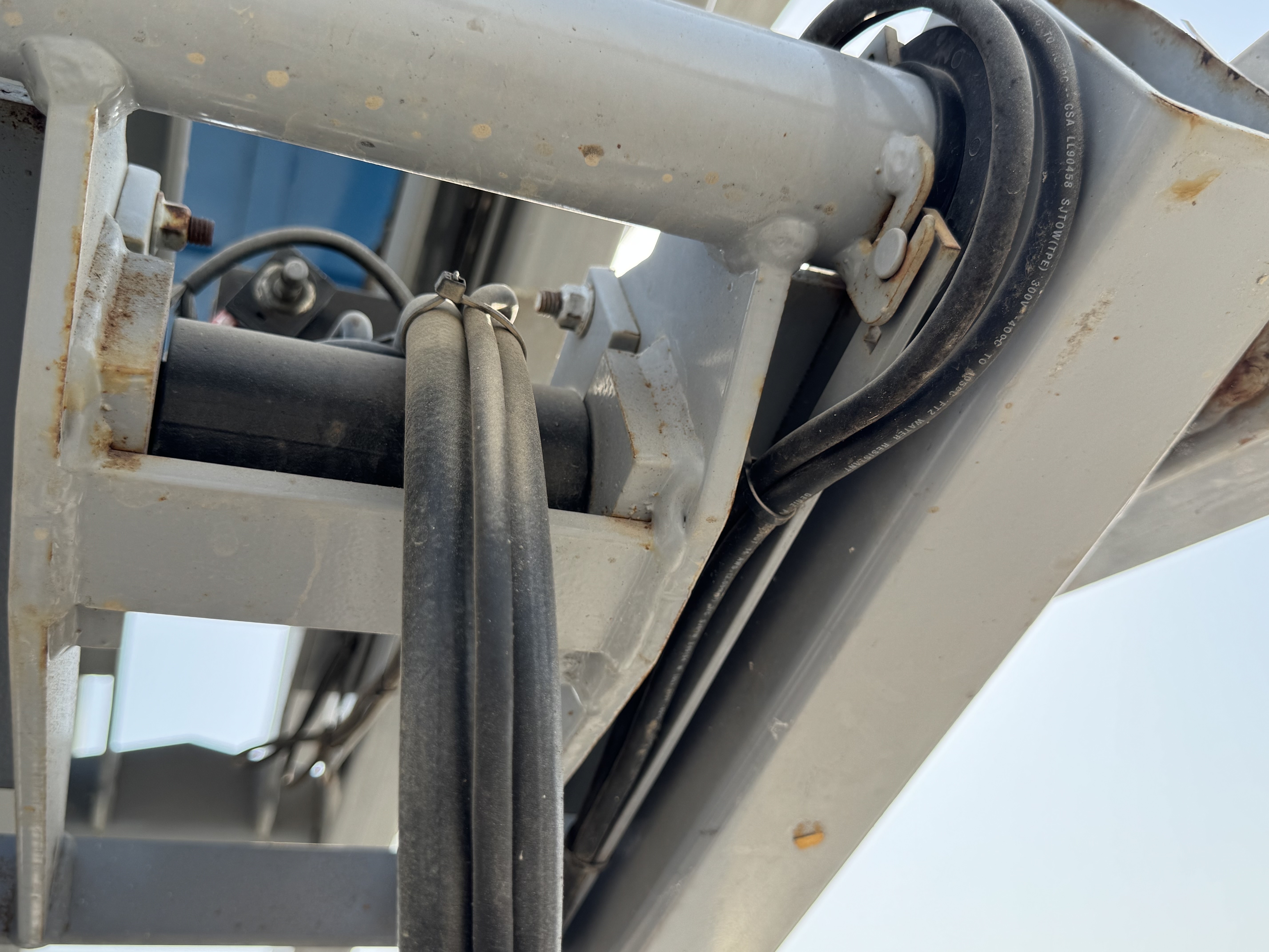 SLA-004-Genie-GS-3232-Scissor-lifts-inspection-Hydraulics-Hydraulic-hoses-and-lines-1