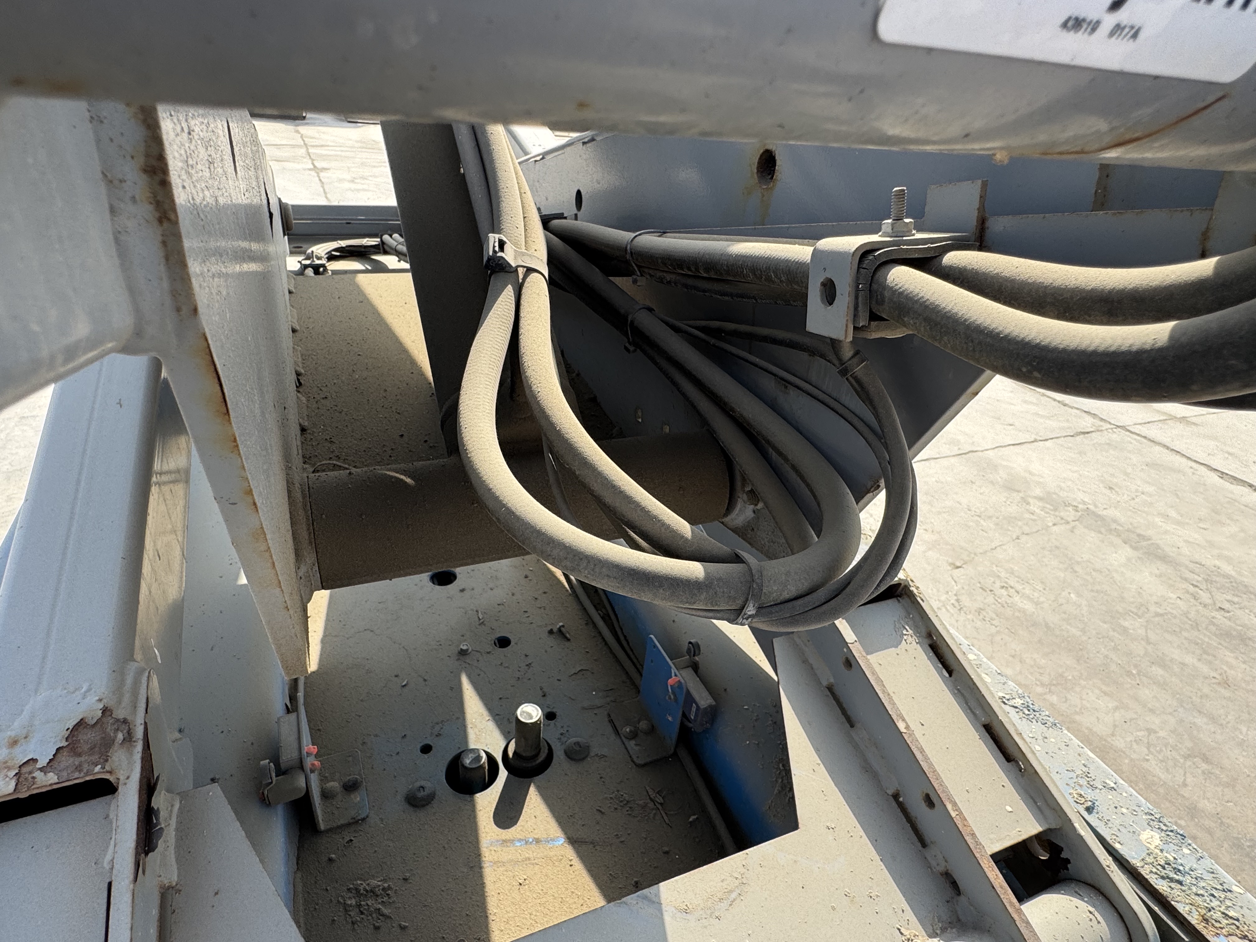 SLA-004-Genie-GS-3232-Scissor-lifts-inspection-Hydraulics-Hydraulic-hoses-and-lines-1