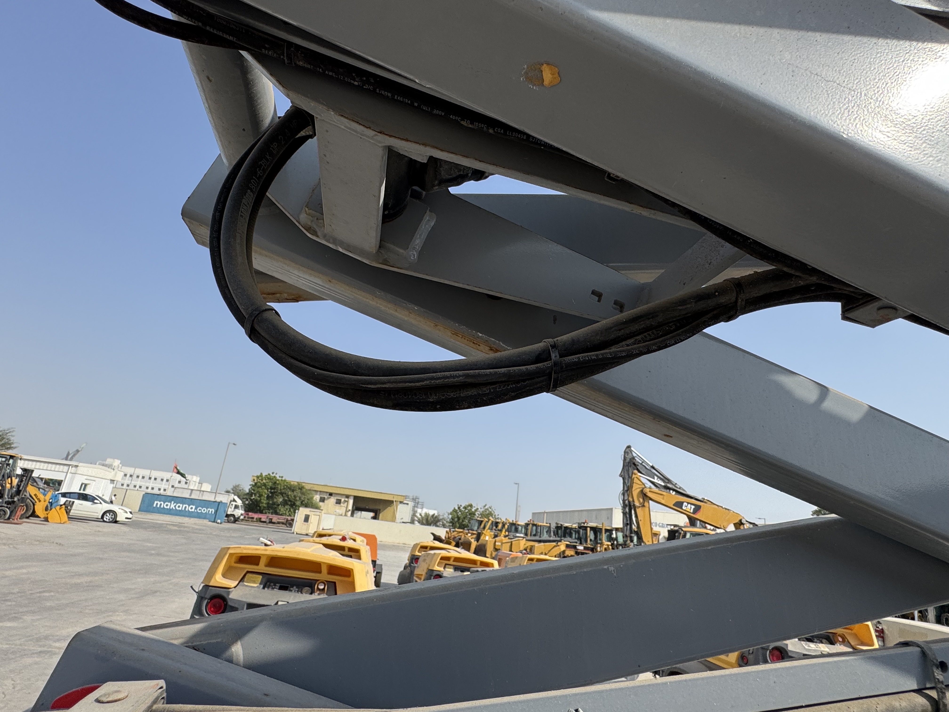 SLA-004-Genie-GS-3232-Scissor-lifts-inspection-Hydraulics-Hydraulic-hoses-and-lines-1
