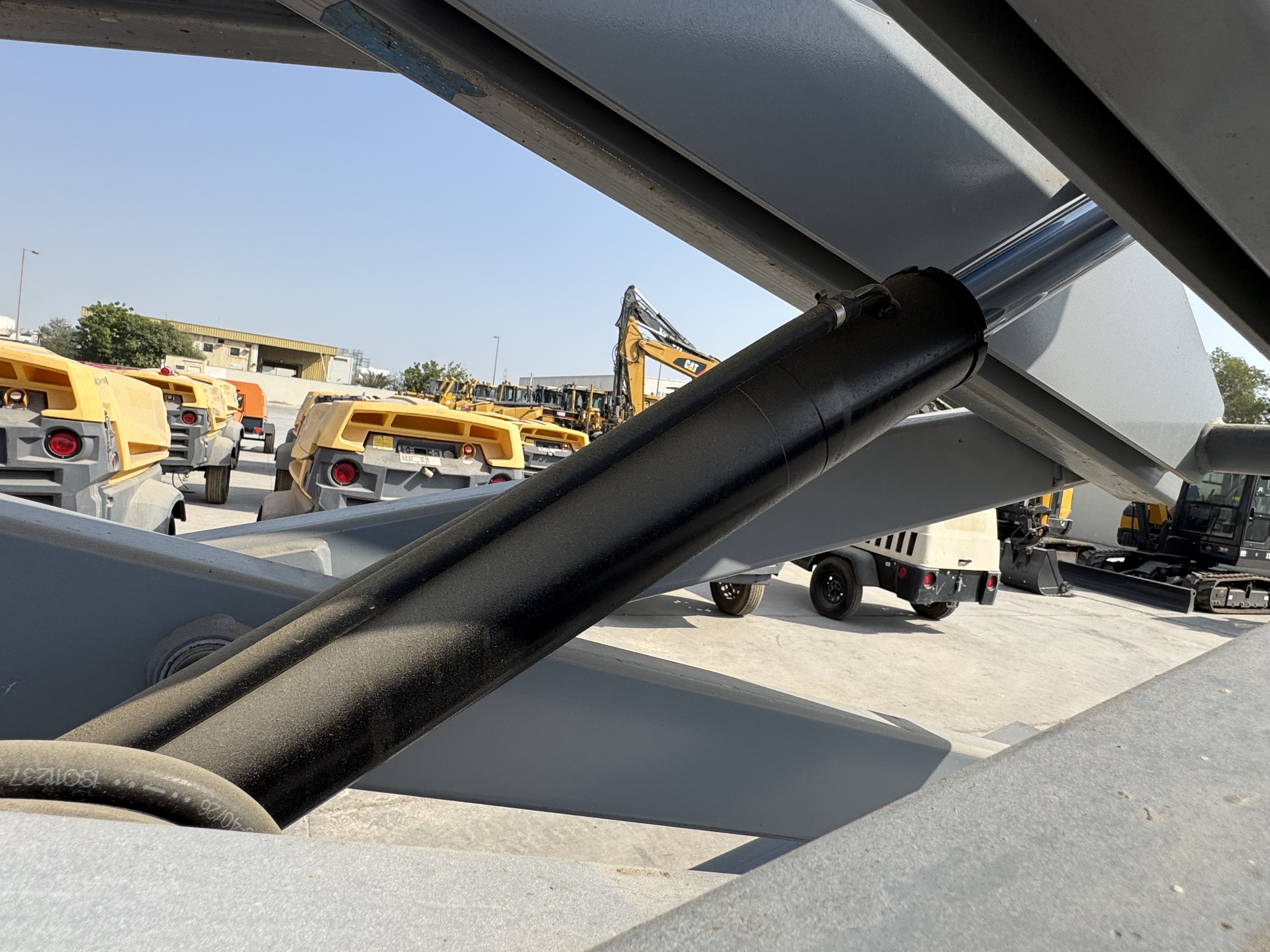 SLA-004-Genie-GS-3232-Scissor-lifts-inspection-Hydraulics-Scissor-cylinders-1