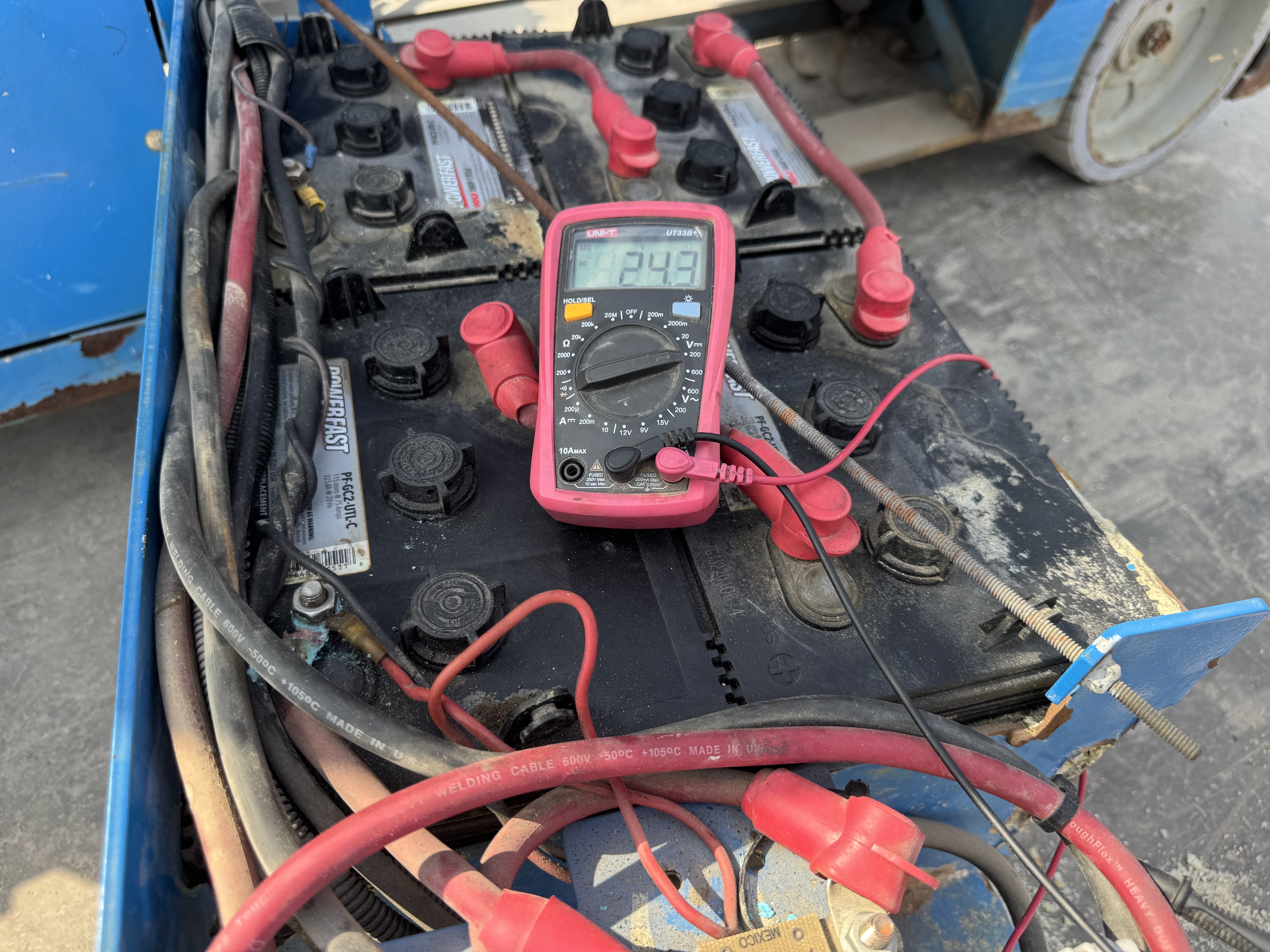 SLA-004-Genie-GS-3232-Scissor-lifts-inspection-Electronics-Battery-1