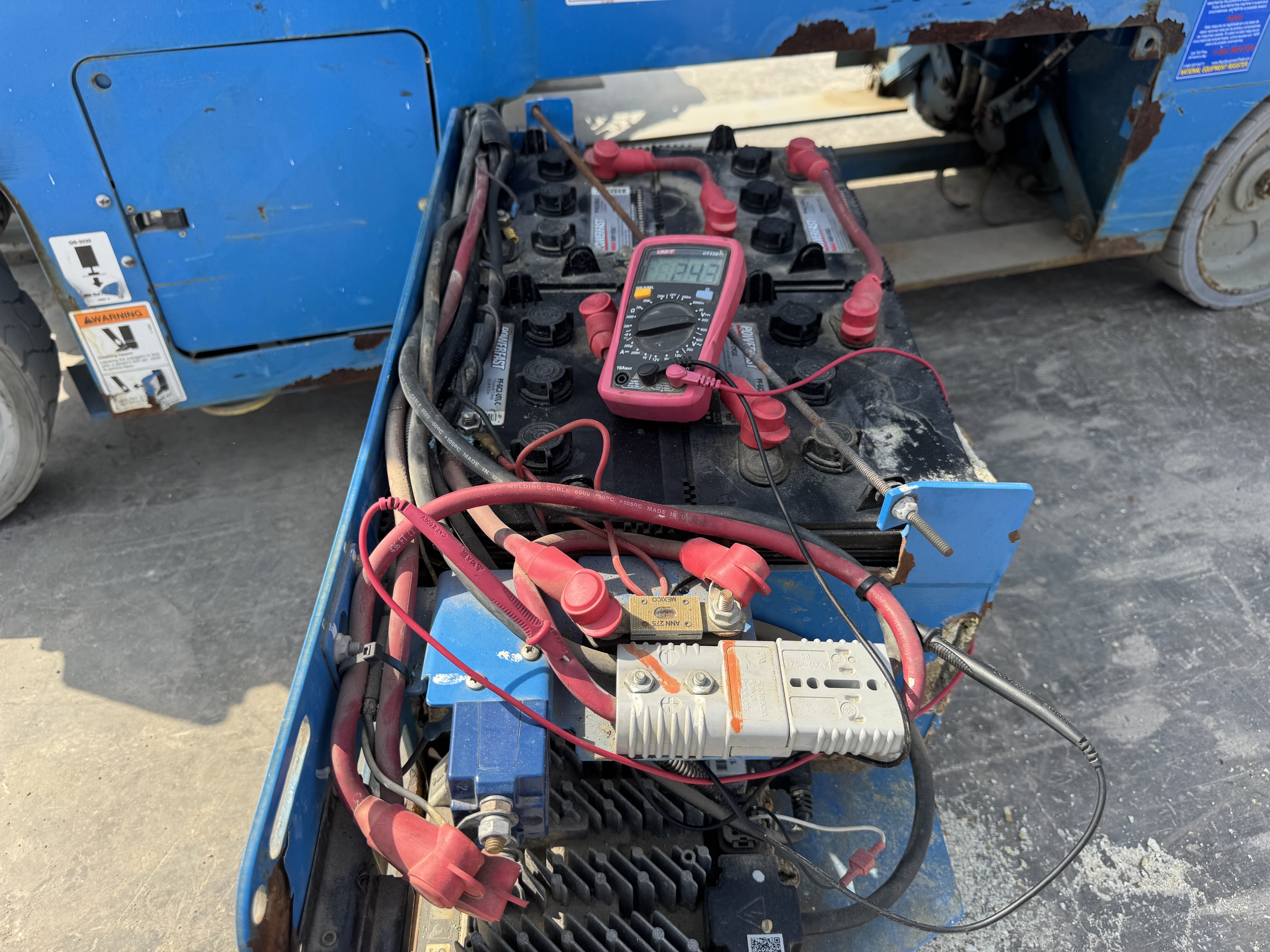SLA-004-Genie-GS-3232-Scissor-lifts-inspection-Electronics-Battery-1