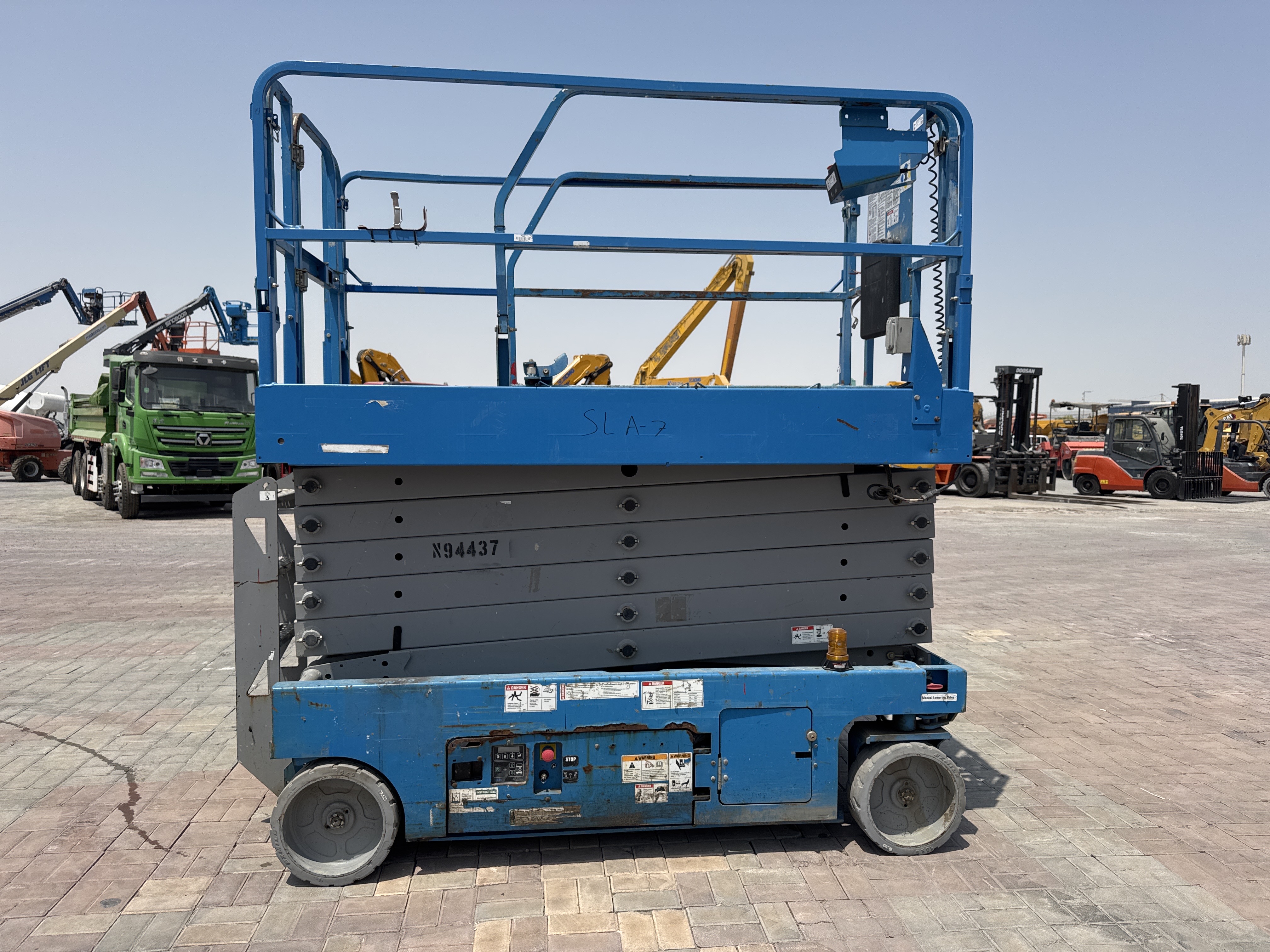 SLA-007-Genie-GS-4047-Scissor-lifts-inspection-Structure-Paint-1