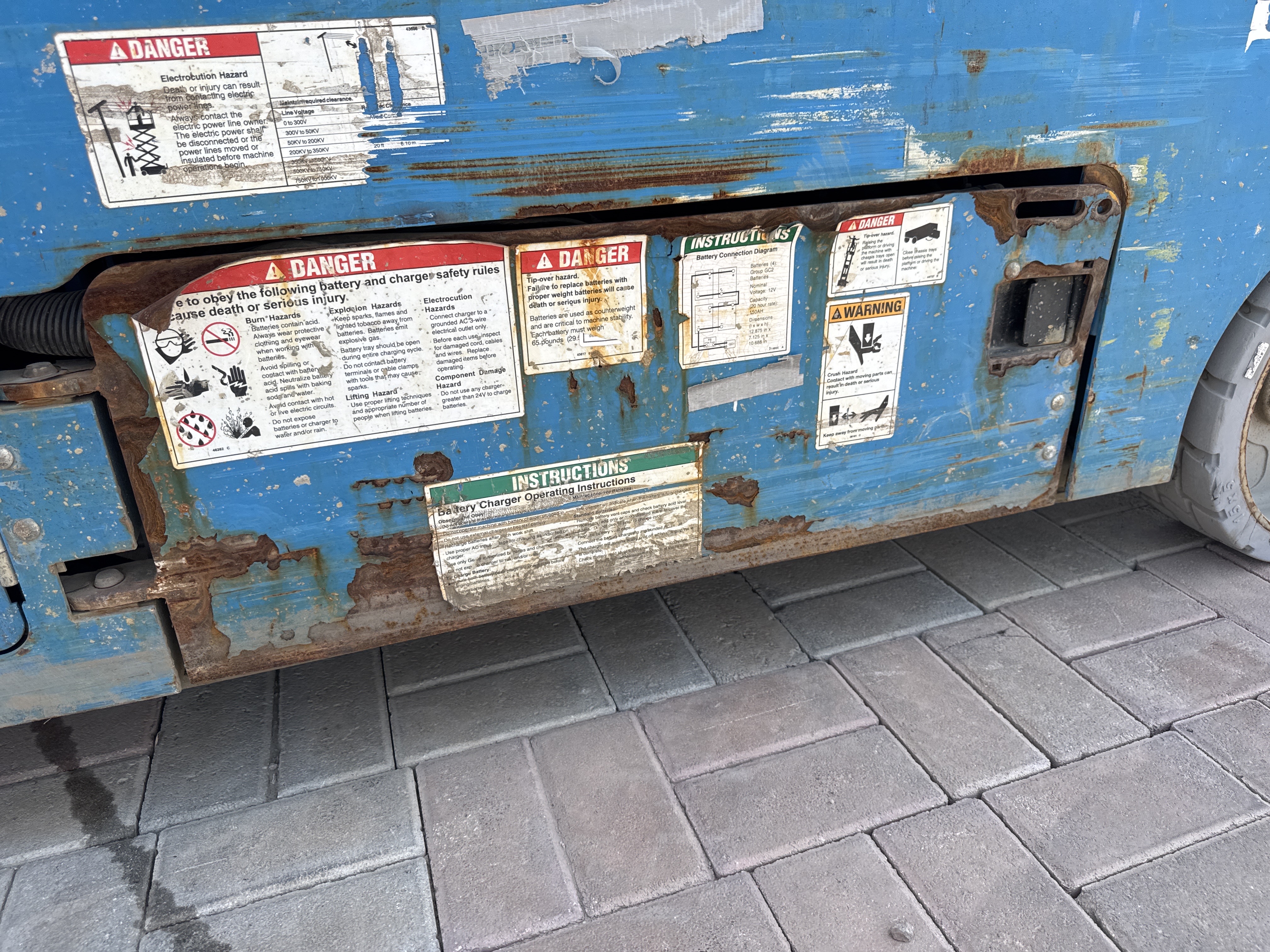 SLA-007-Genie-GS-4047-Scissor-lifts-inspection-Structure-Paint-1
