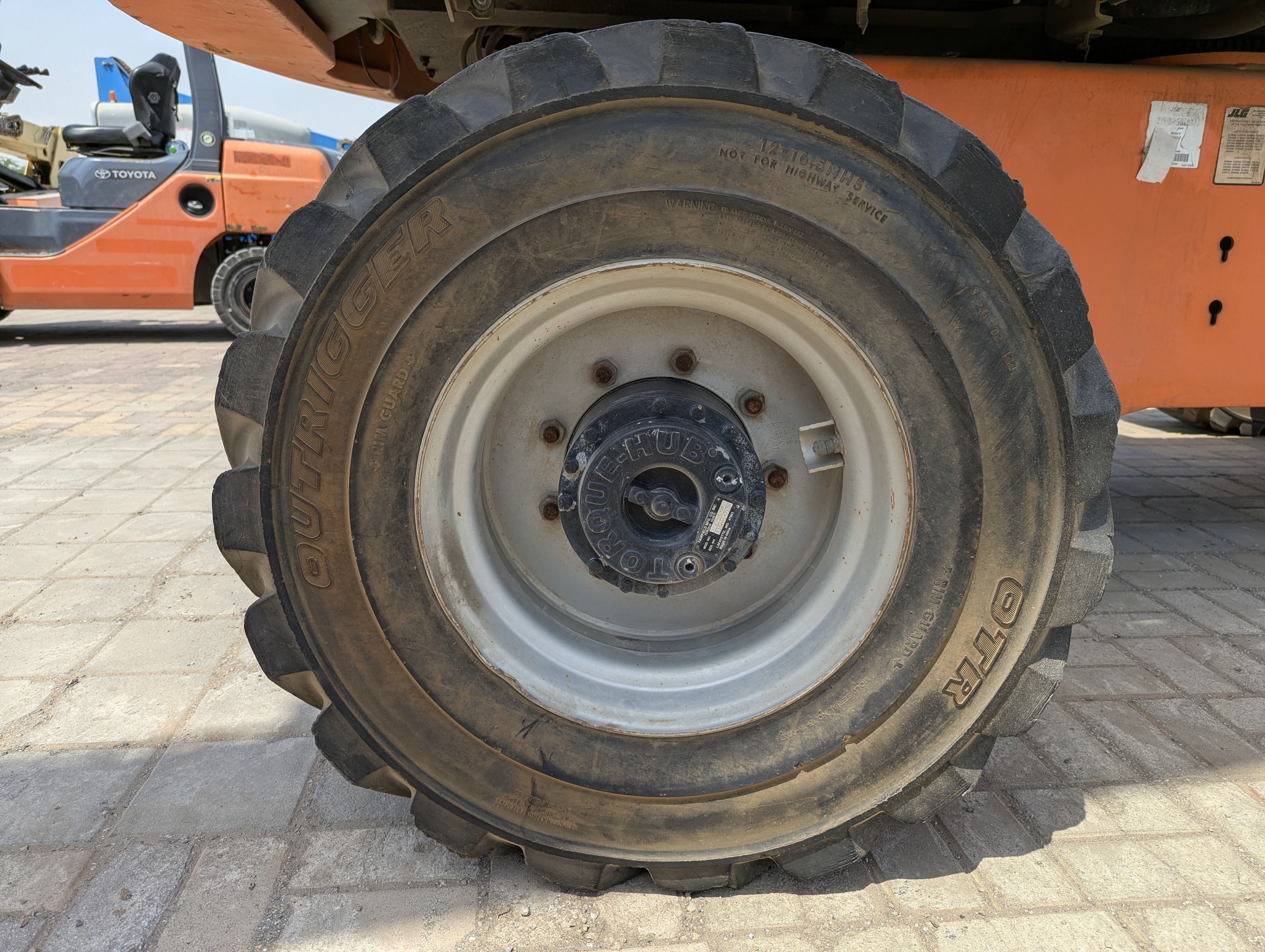 BLA-008-جي-إل-جي-460SJ-رافعات-ذراع-فحص-الهيكل-الإطار-الخلفي-الأيمن-/-محور-العجلة---الحالة-1