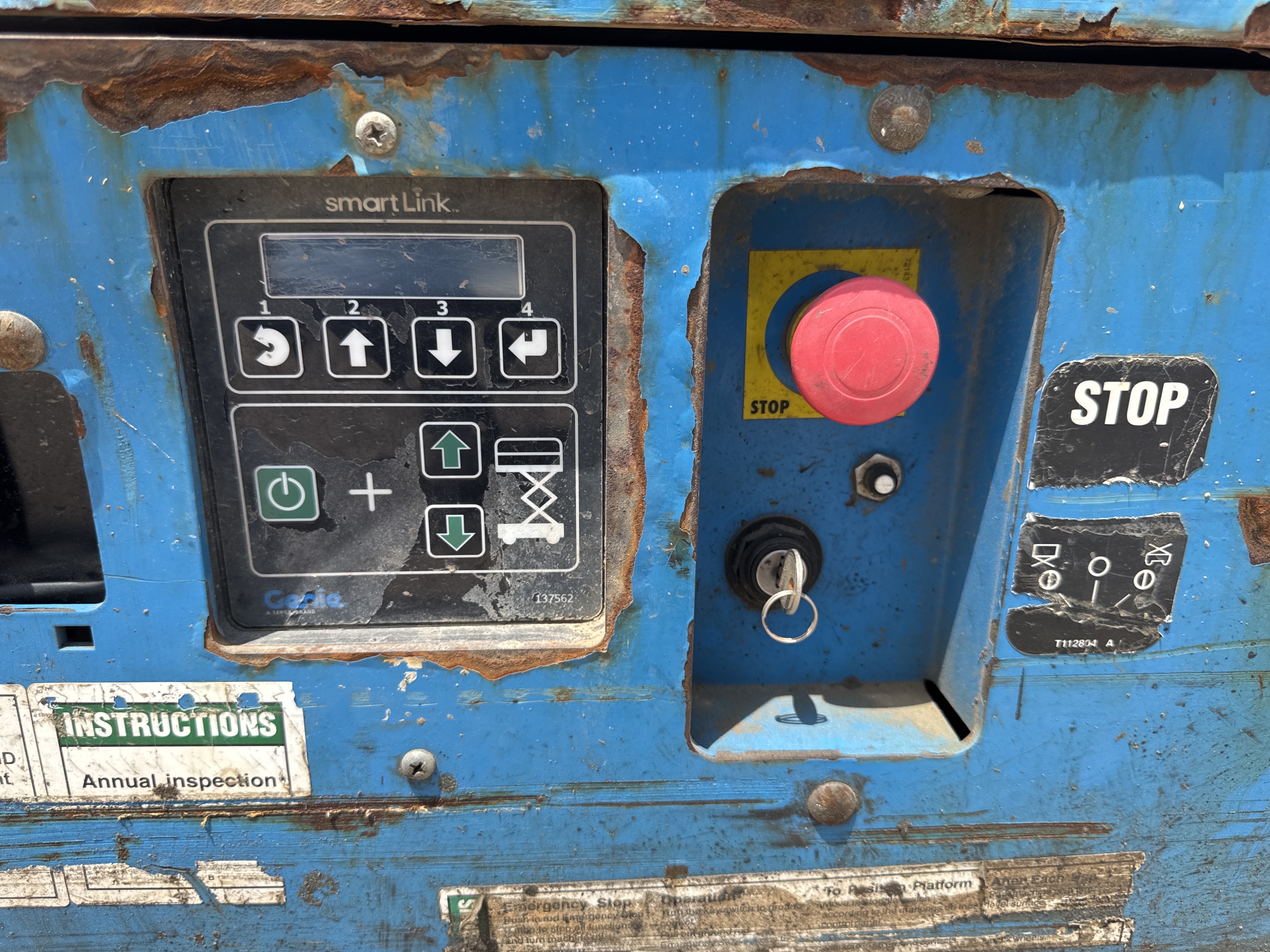 SLA-007-Genie-GS-4047-Scissor-lifts-inspection-Cabin-Ground-control-1