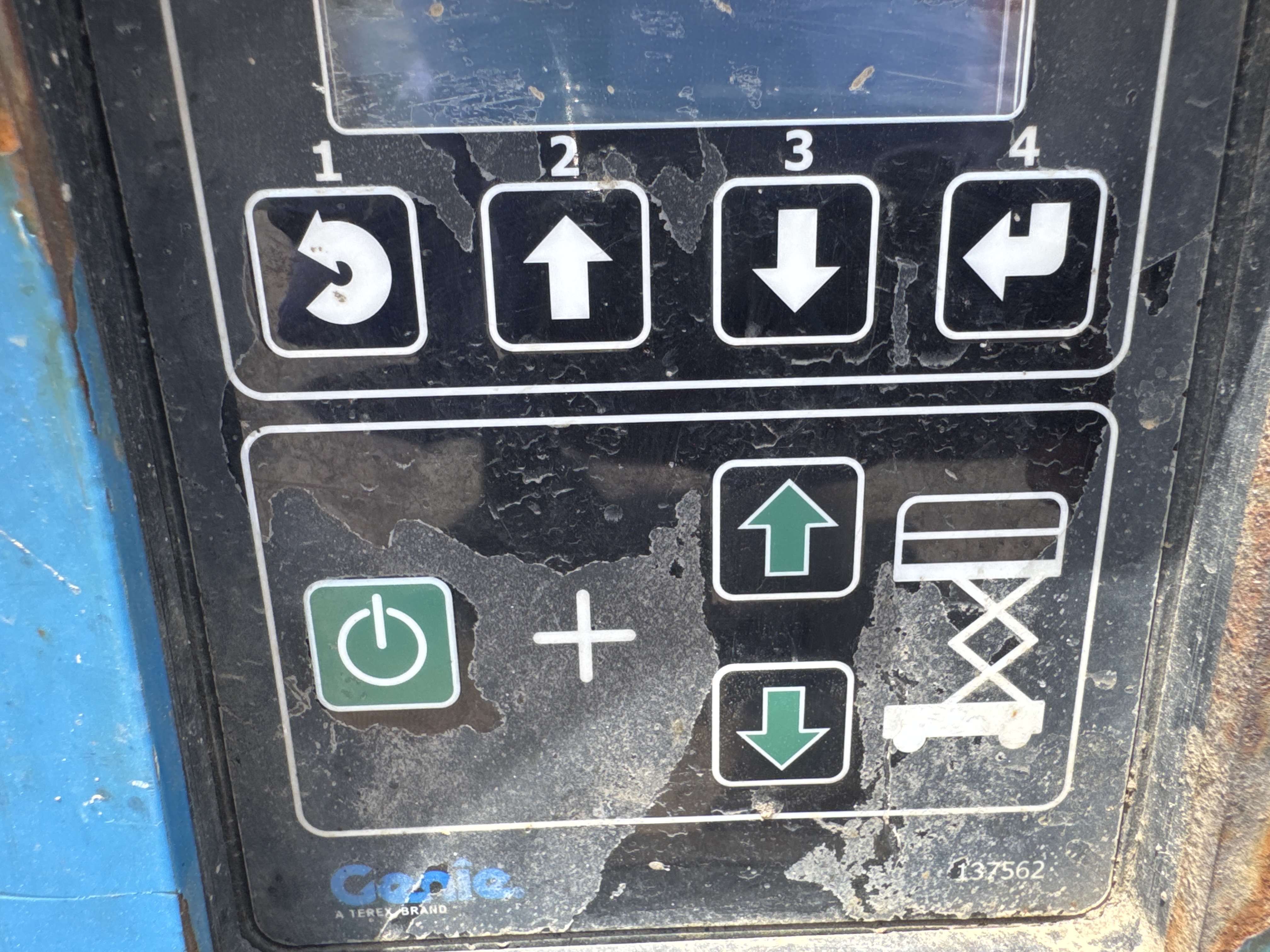 SLA-007-Genie-GS-4047-Scissor-lifts-inspection-Cabin-Ground-control-1