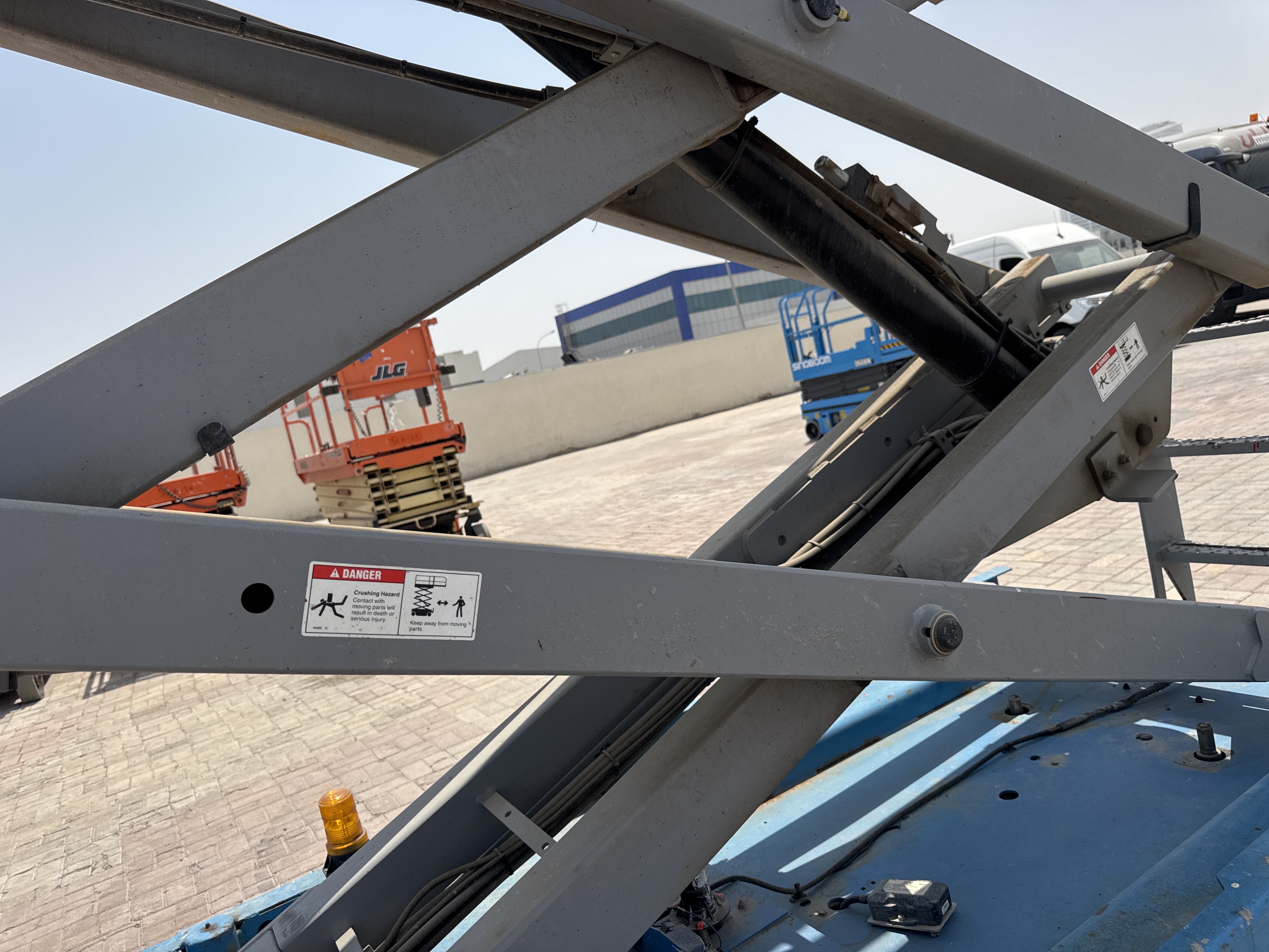 SLA-007-Genie-GS-4047-Scissor-lifts-inspection-Structure-Scissor-arms-1