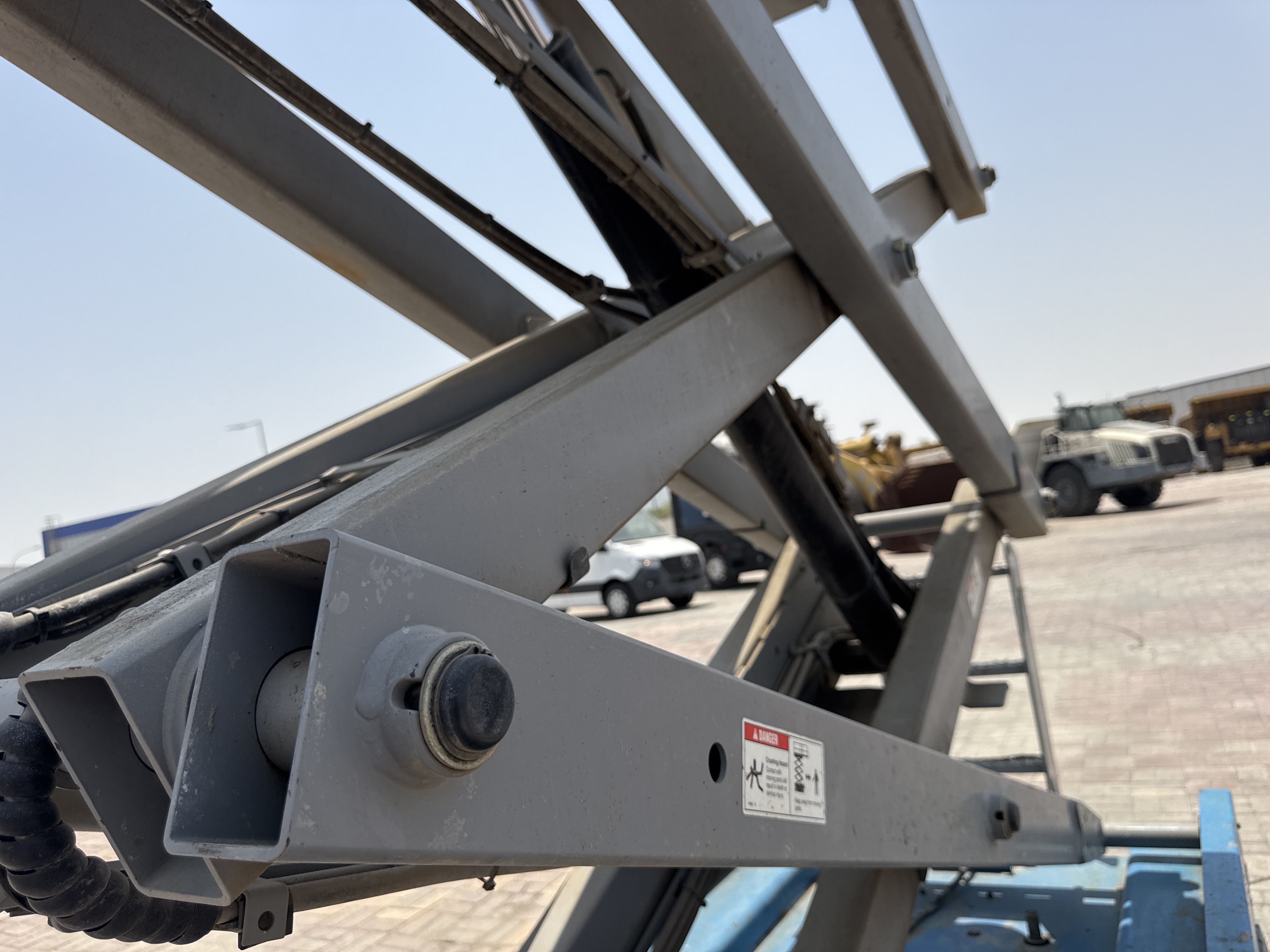 SLA-007-Genie-GS-4047-Scissor-lifts-inspection-Structure-Scissor-arms-1