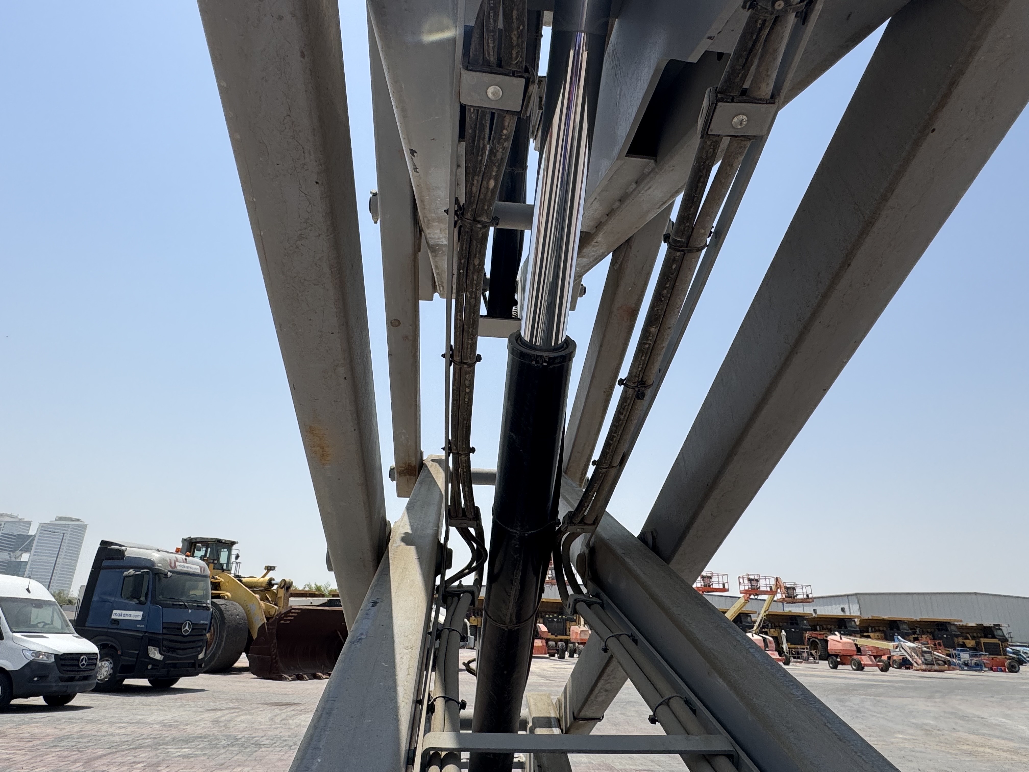 SLA-007-Genie-GS-4047-Scissor-lifts-inspection-Hydraulics-Scissor-cylinders-1