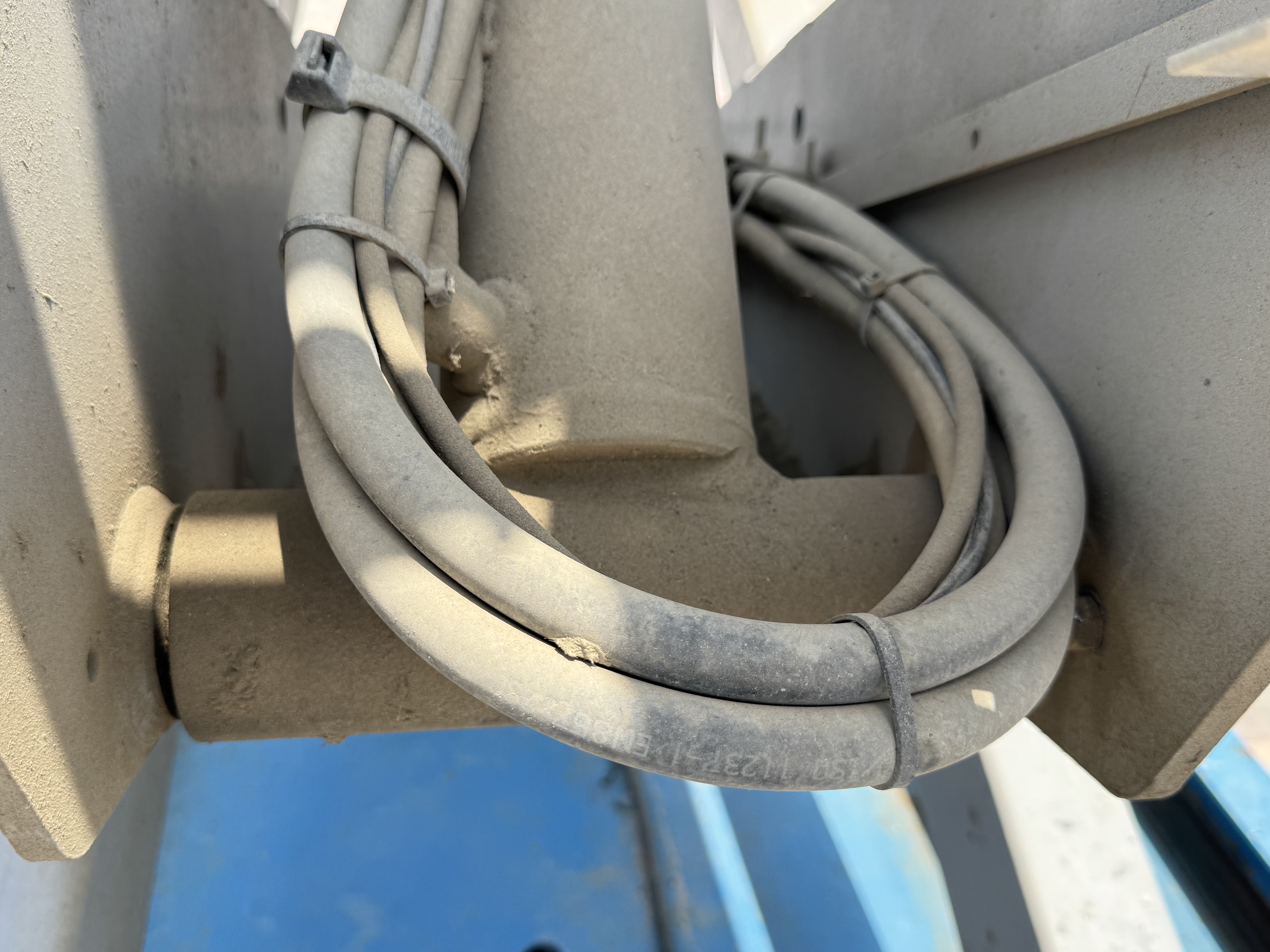 SLA-007-Genie-GS-4047-Scissor-lifts-inspection-Hydraulics-Hydraulic-hoses-and-lines-1
