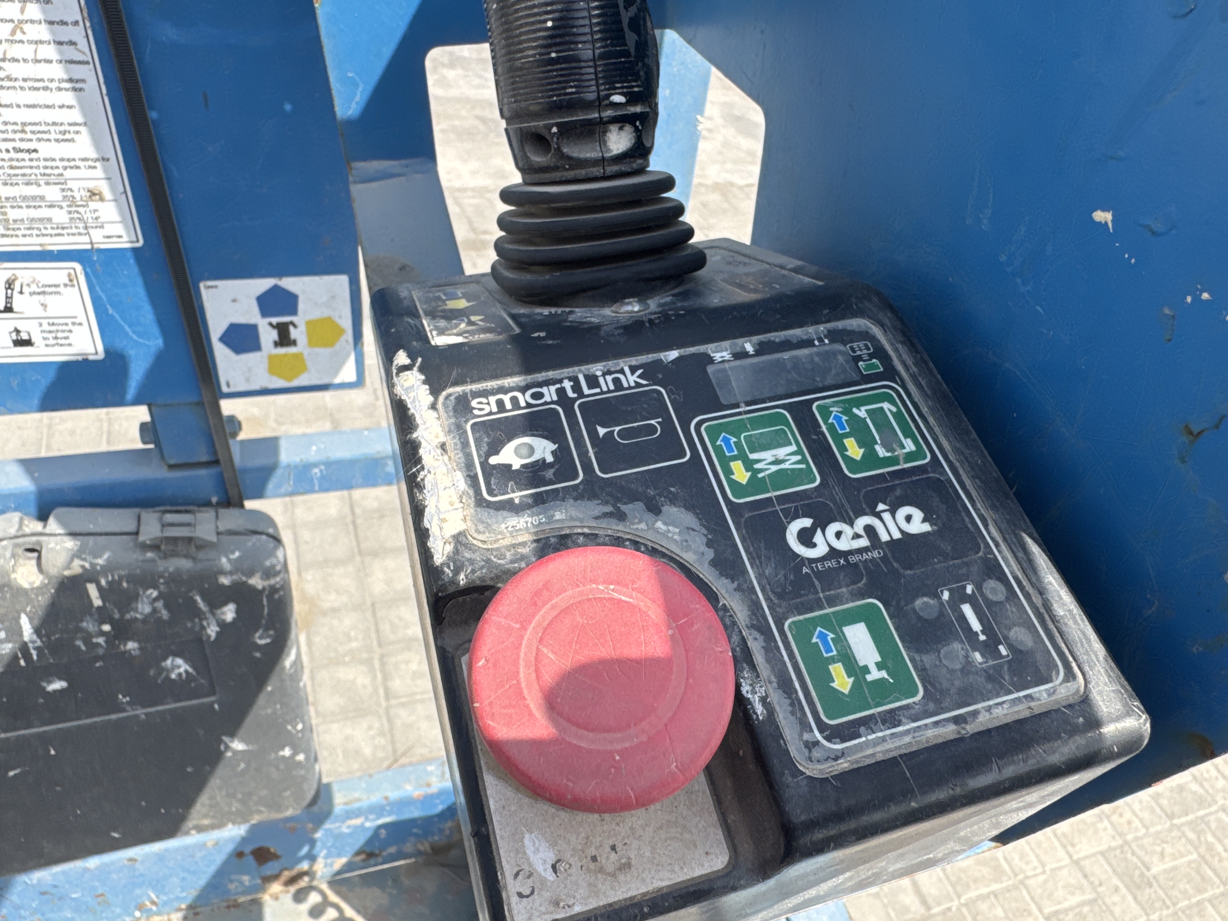 SLA-005-Genie-GS-3232-Scissor-lifts-inspection-Cabin-Platform-control-1