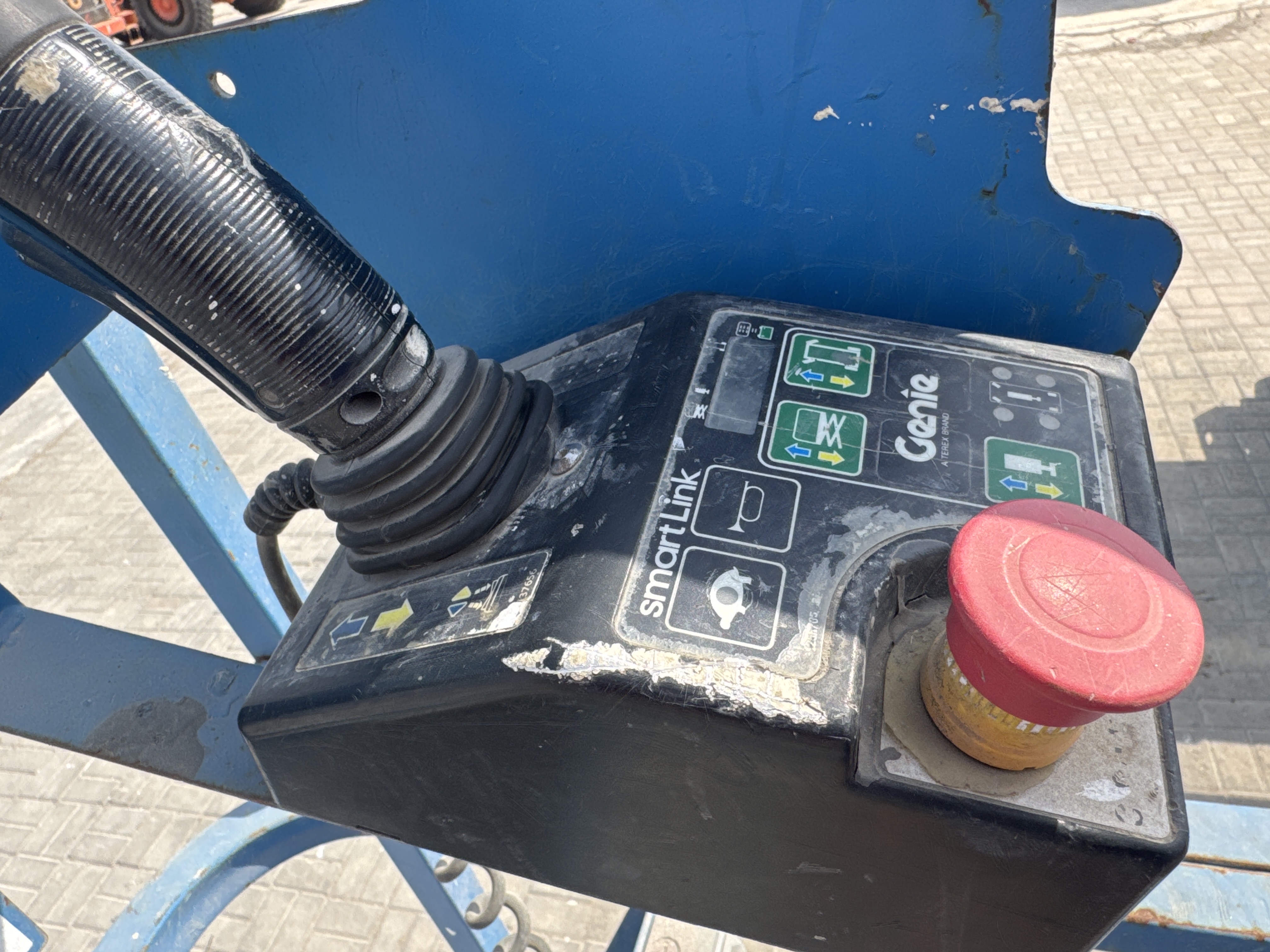 SLA-005-Genie-GS-3232-Scissor-lifts-inspection-Cabin-Platform-control-1