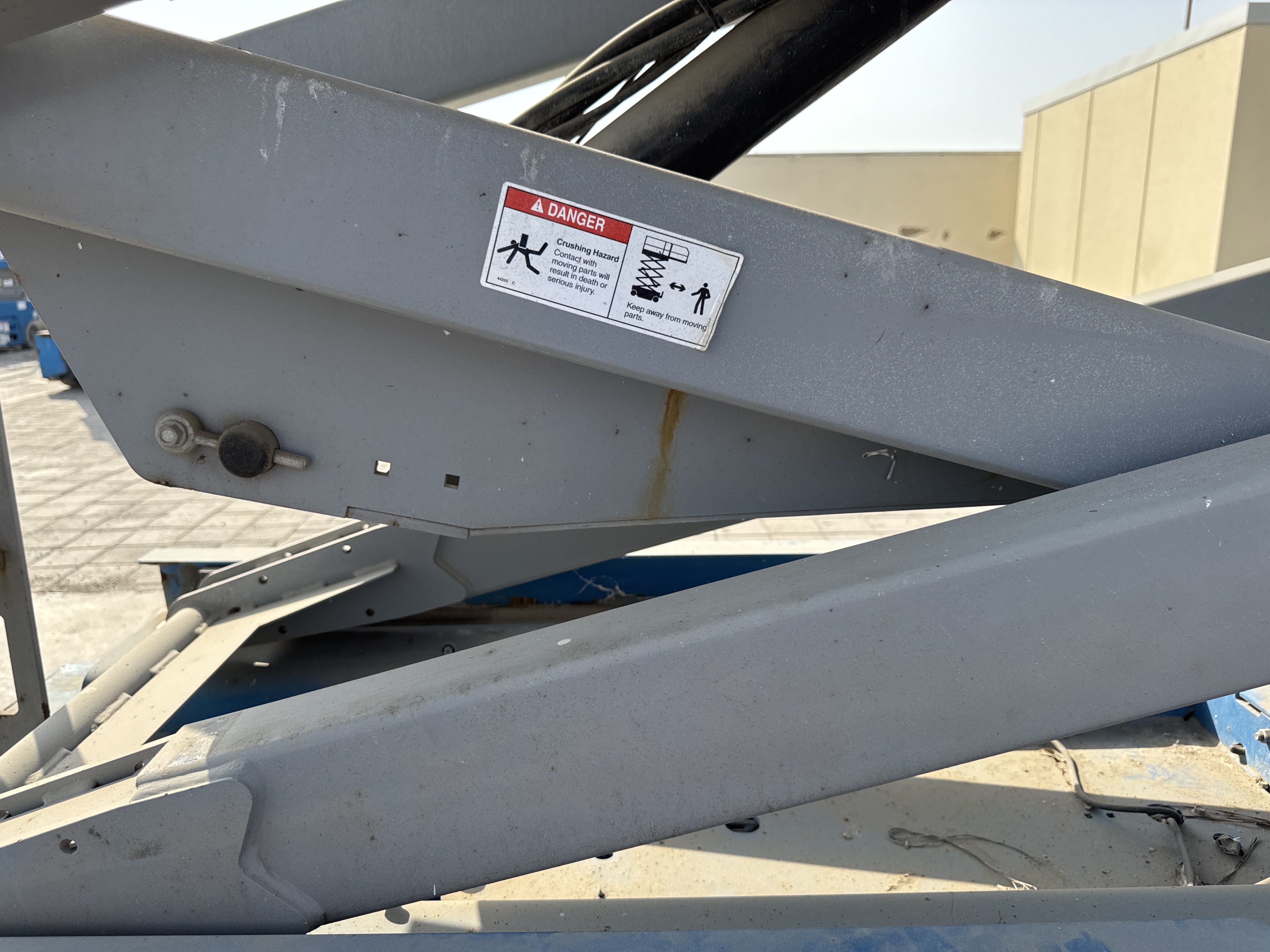 SLA-005-Genie-GS-3232-Scissor-lifts-inspection-Structure-Scissor-arms-1