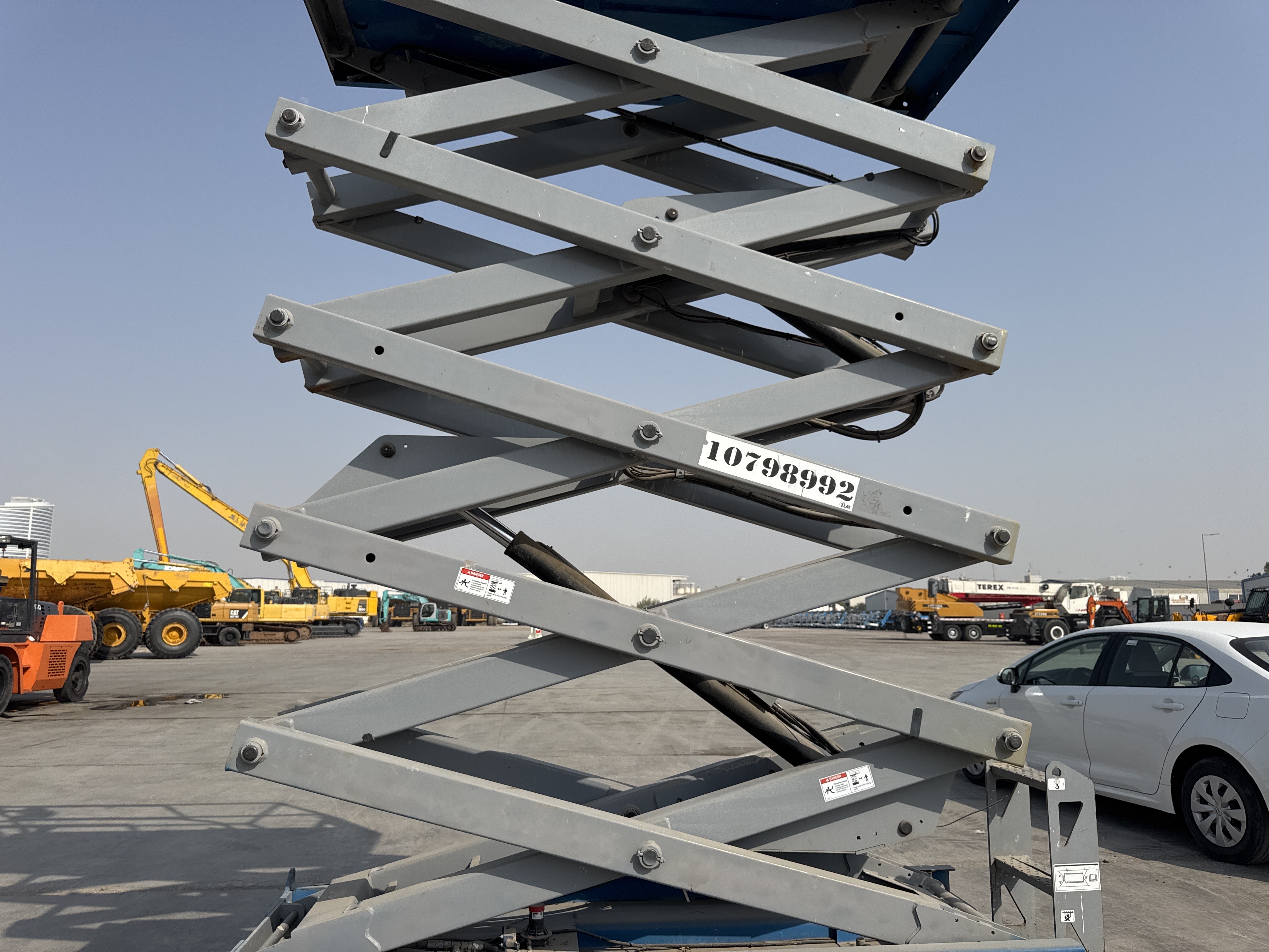 SLA-005-Genie-GS-3232-Scissor-lifts-inspection-Structure-Scissor-arms-1