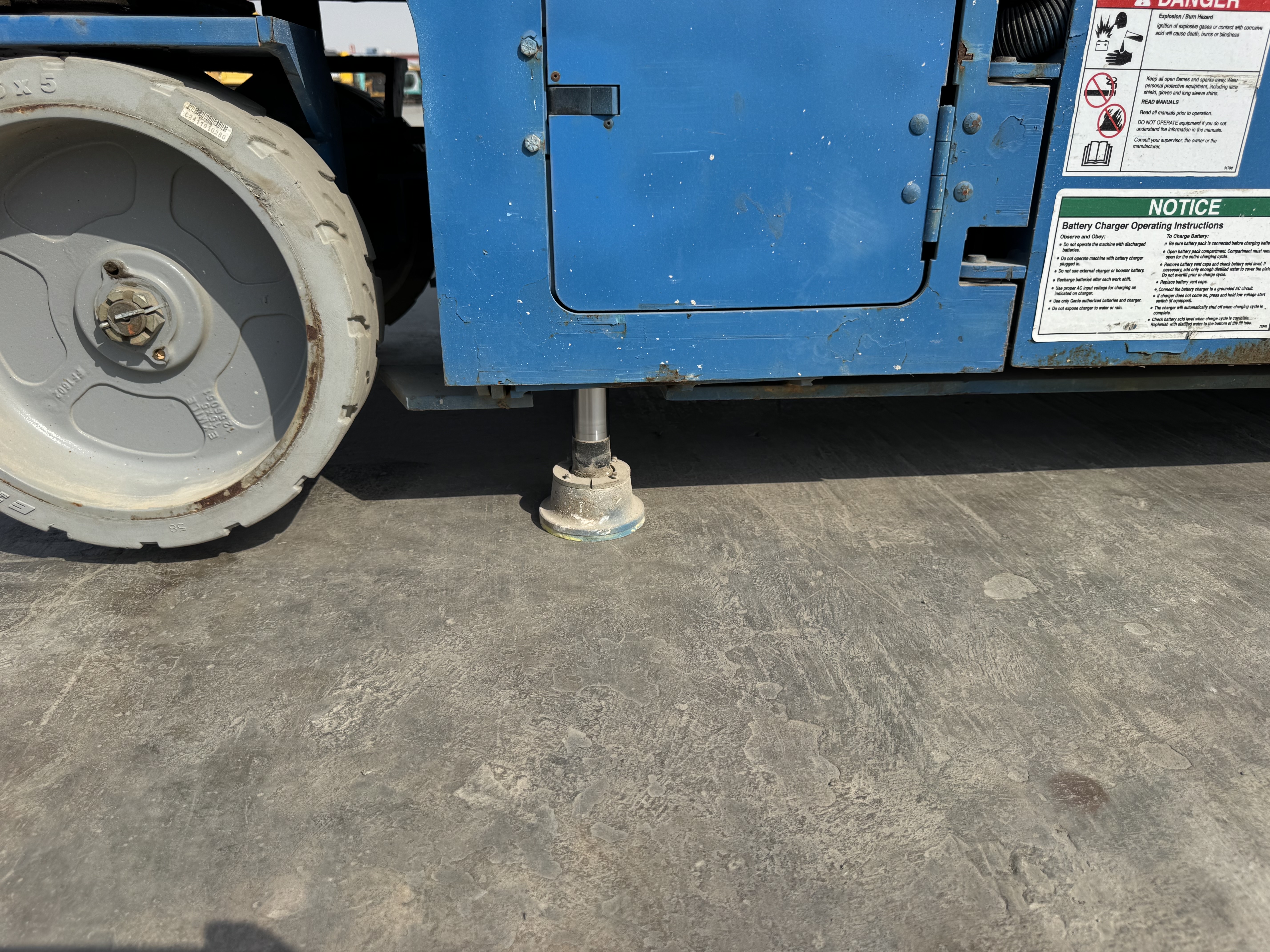 SLA-005-Genie-GS-3232-Scissor-lifts-inspection-Structure-Outriggers-1
