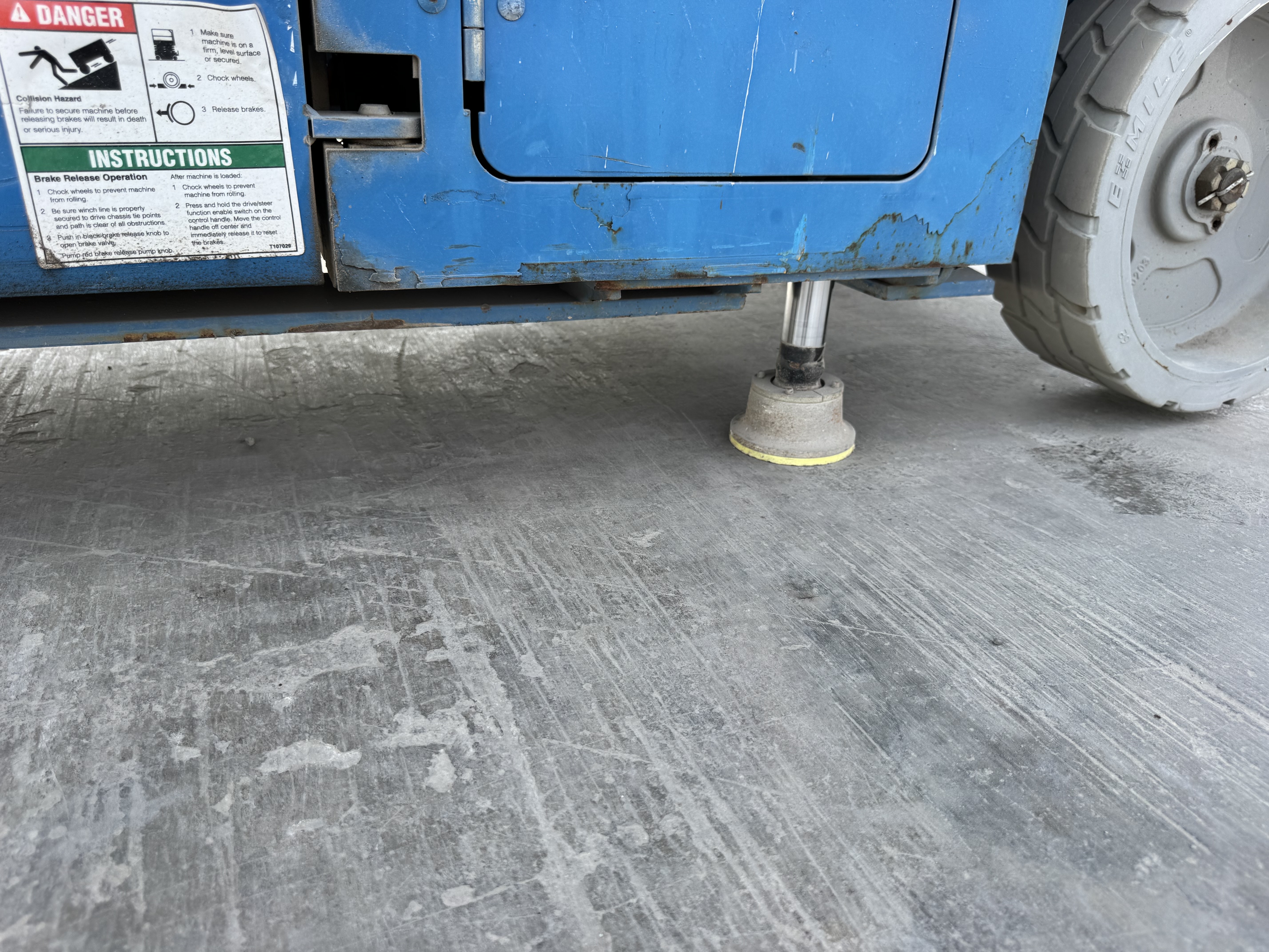 SLA-005-Genie-GS-3232-Scissor-lifts-inspection-Structure-Outriggers-1