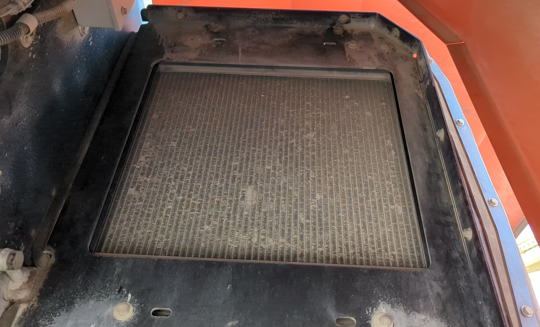 BLA-009-JLG-600S-Boom-lifts-inspection-Engine-Radiator,-condenser,-intercooler,-hydraulic-cooler-1