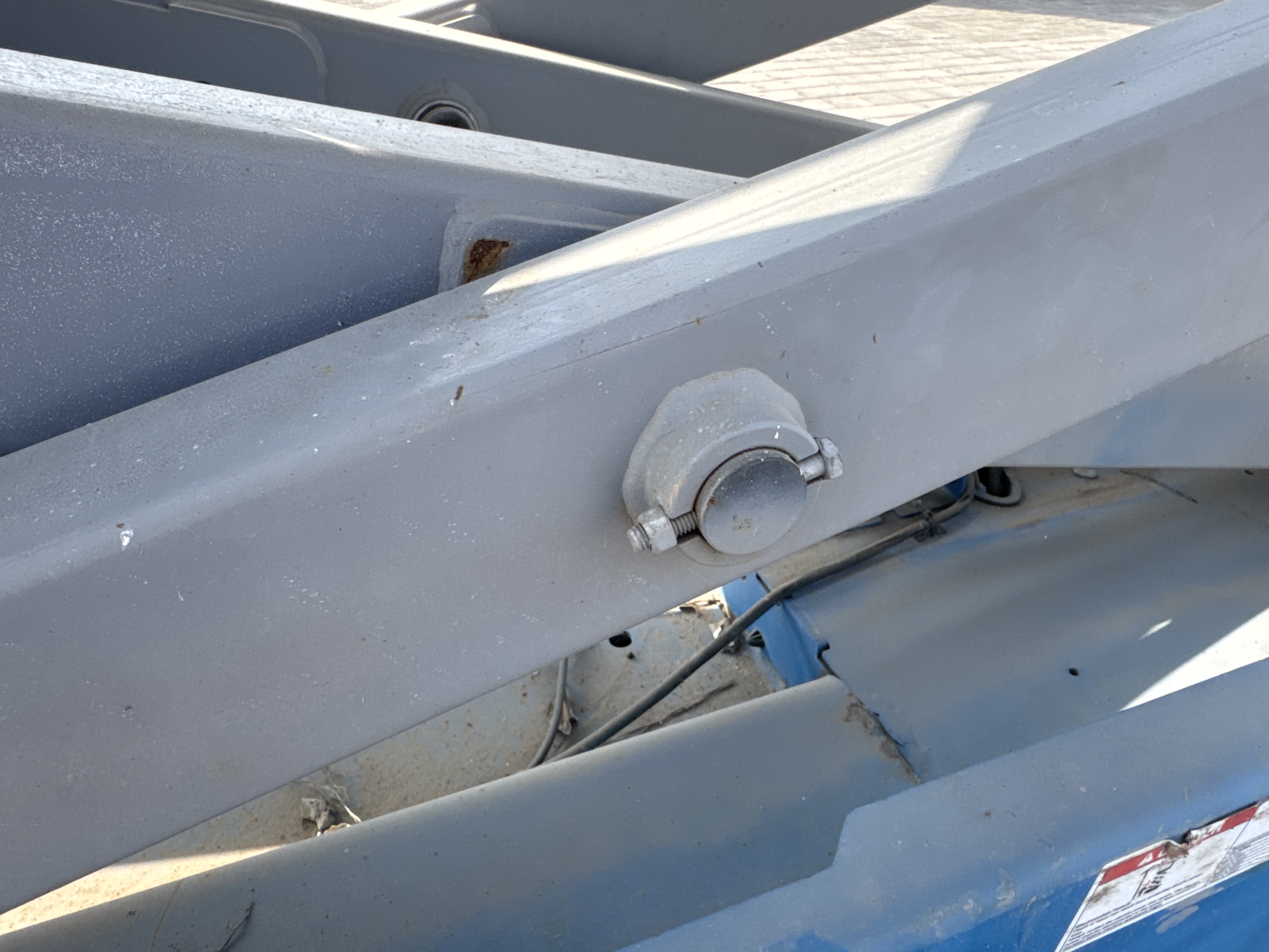 SLA-005-Genie-GS-3232-Scissor-lifts-inspection-Hydraulics-Hydraulic-pins-/-locks-1