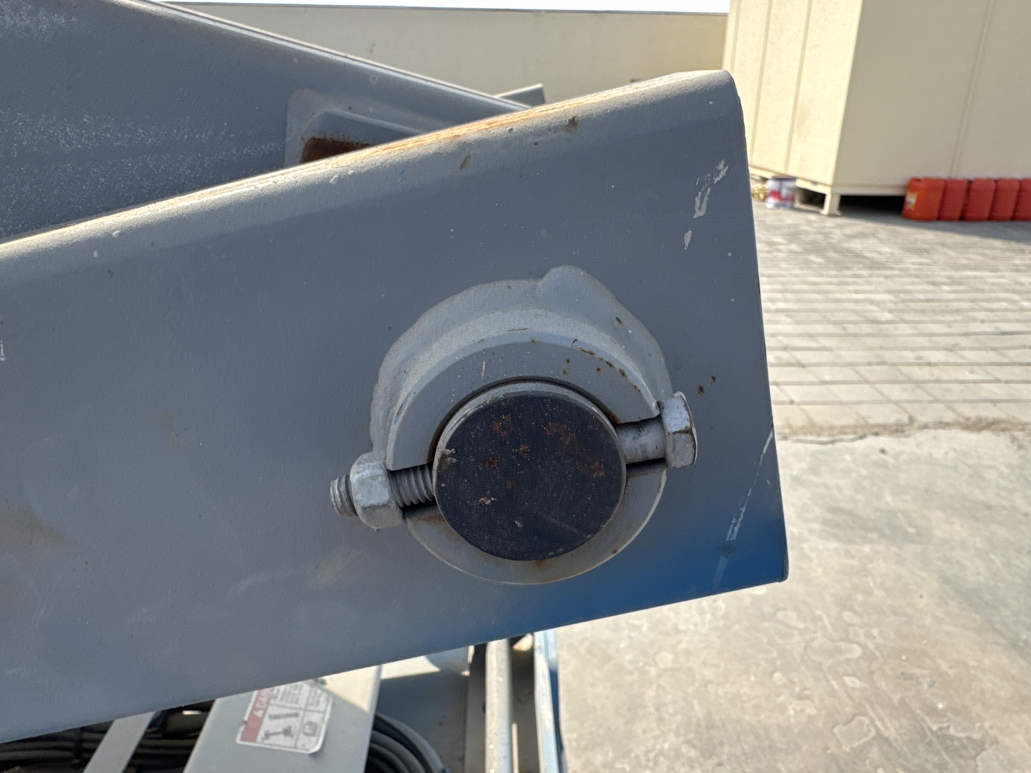 SLA-005-Genie-GS-3232-Scissor-lifts-inspection-Hydraulics-Hydraulic-pins-/-locks-1