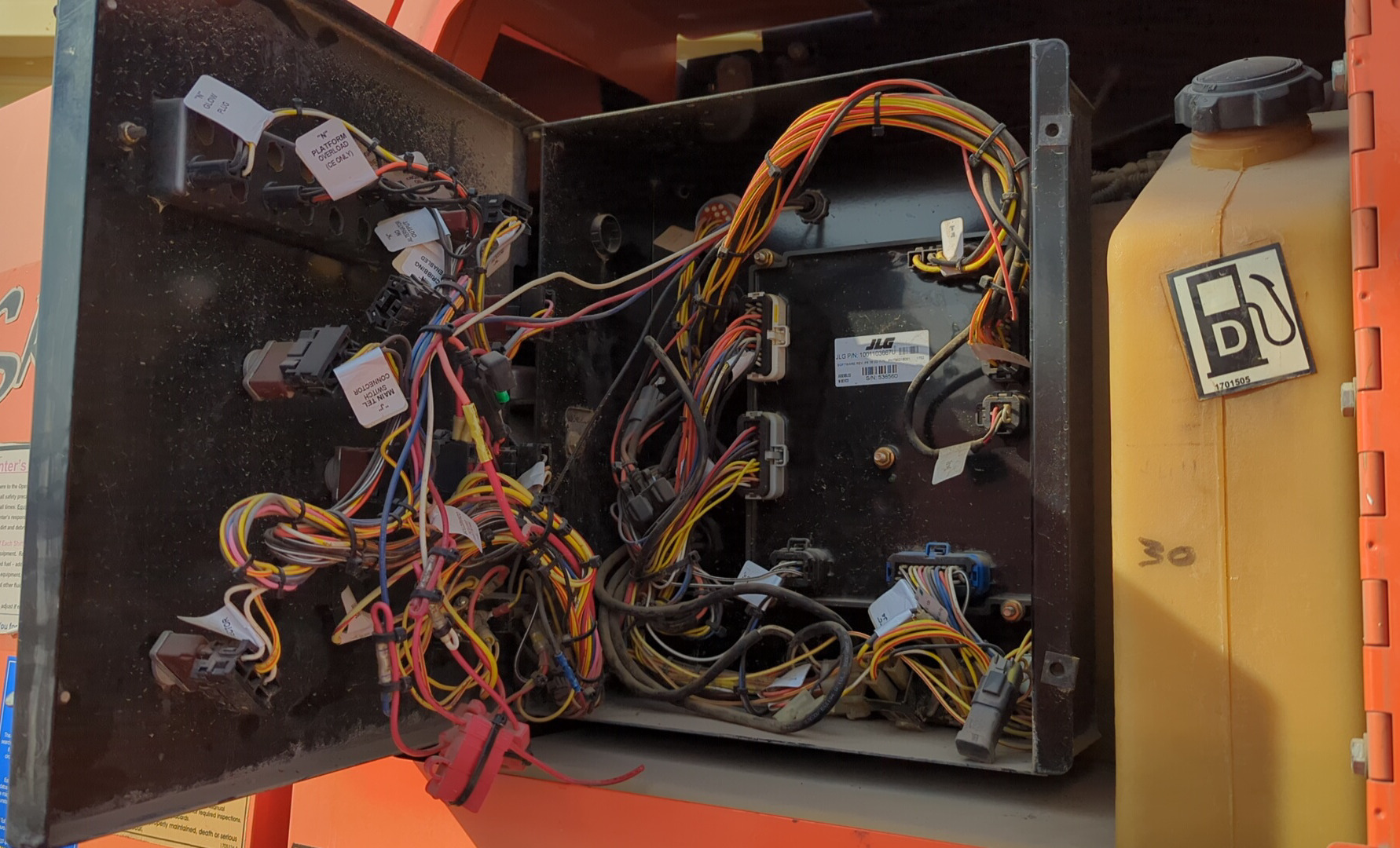 BLA-009-JLG-600S-Boom-lifts-inspection-Electronic-Main-harness-1