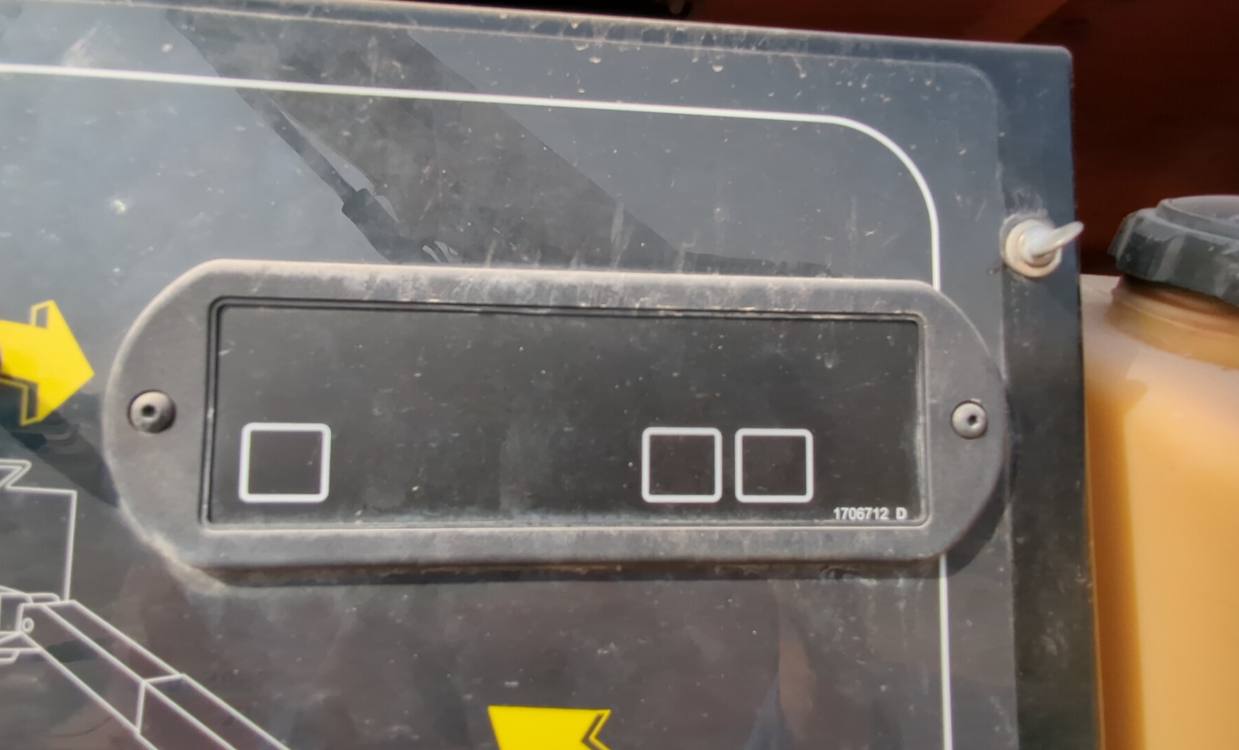 BLA-009-JLG-600S-Boom-lifts-inspection-Cabin-Instrument-cluster-1