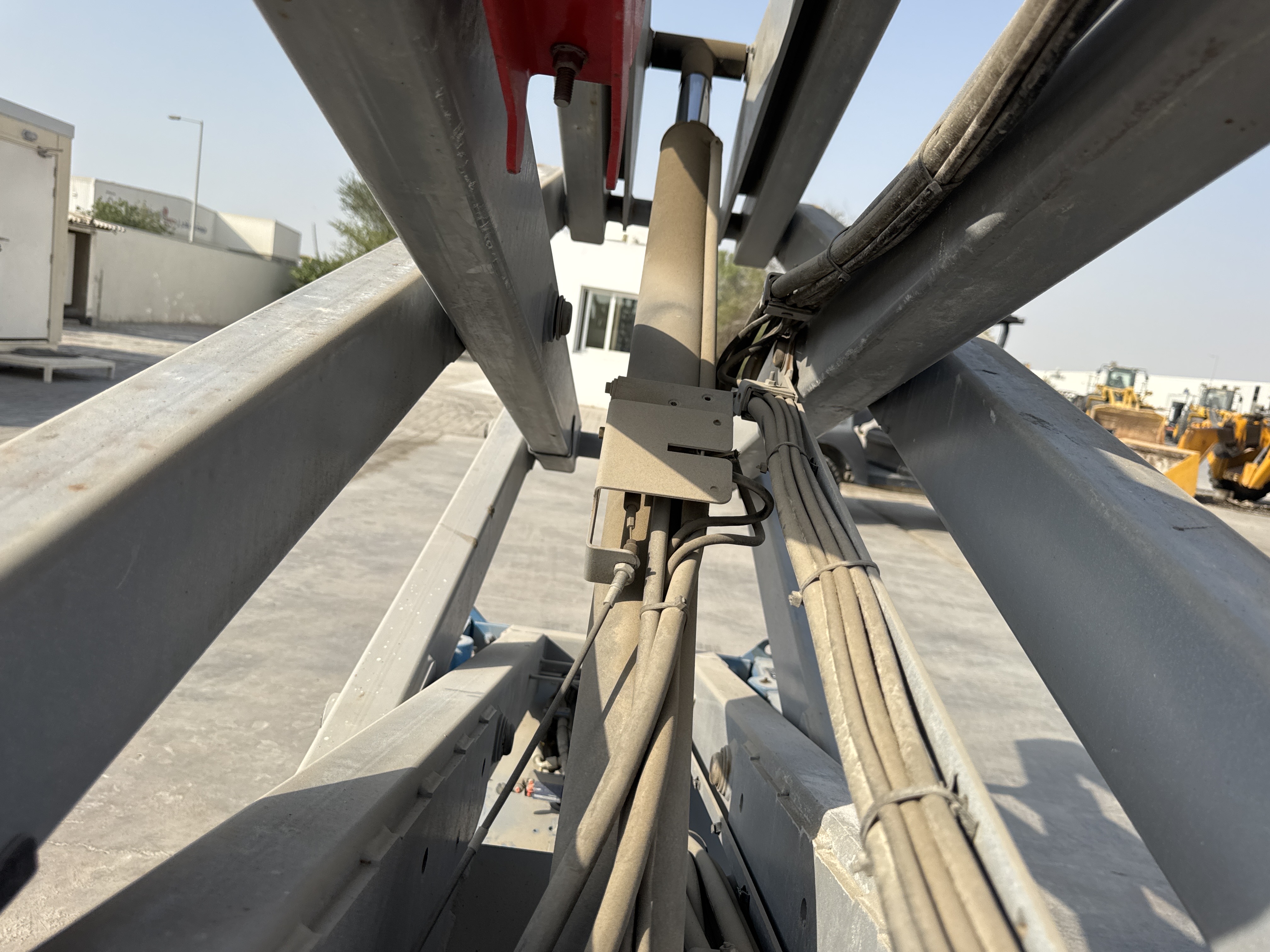 SLA-005-Genie-GS-3232-Scissor-lifts-inspection-Hydraulics-Scissor-cylinders-1