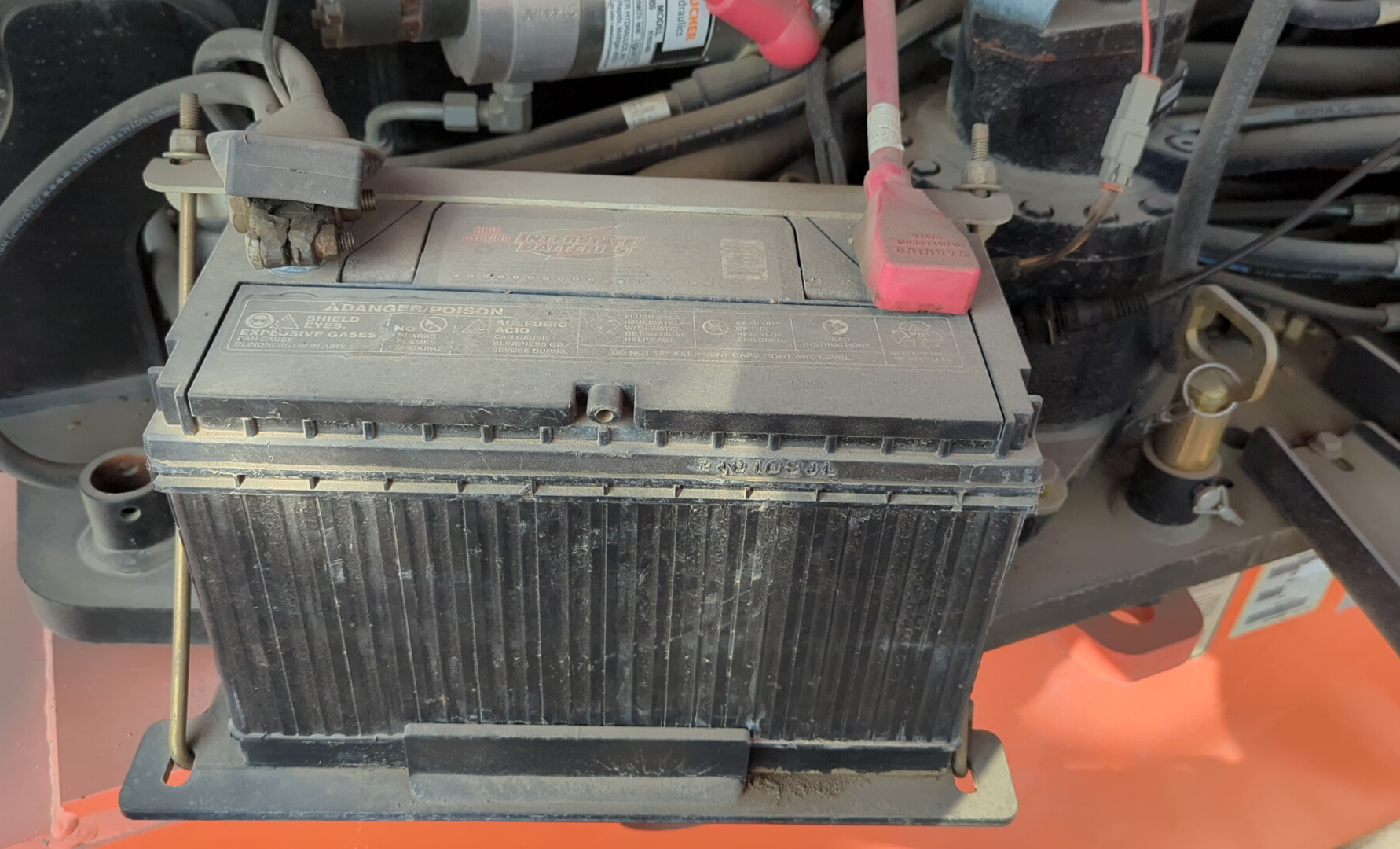 BLA-009-JLG-600S-Boom-lifts-inspection-Electronic-Battery-1