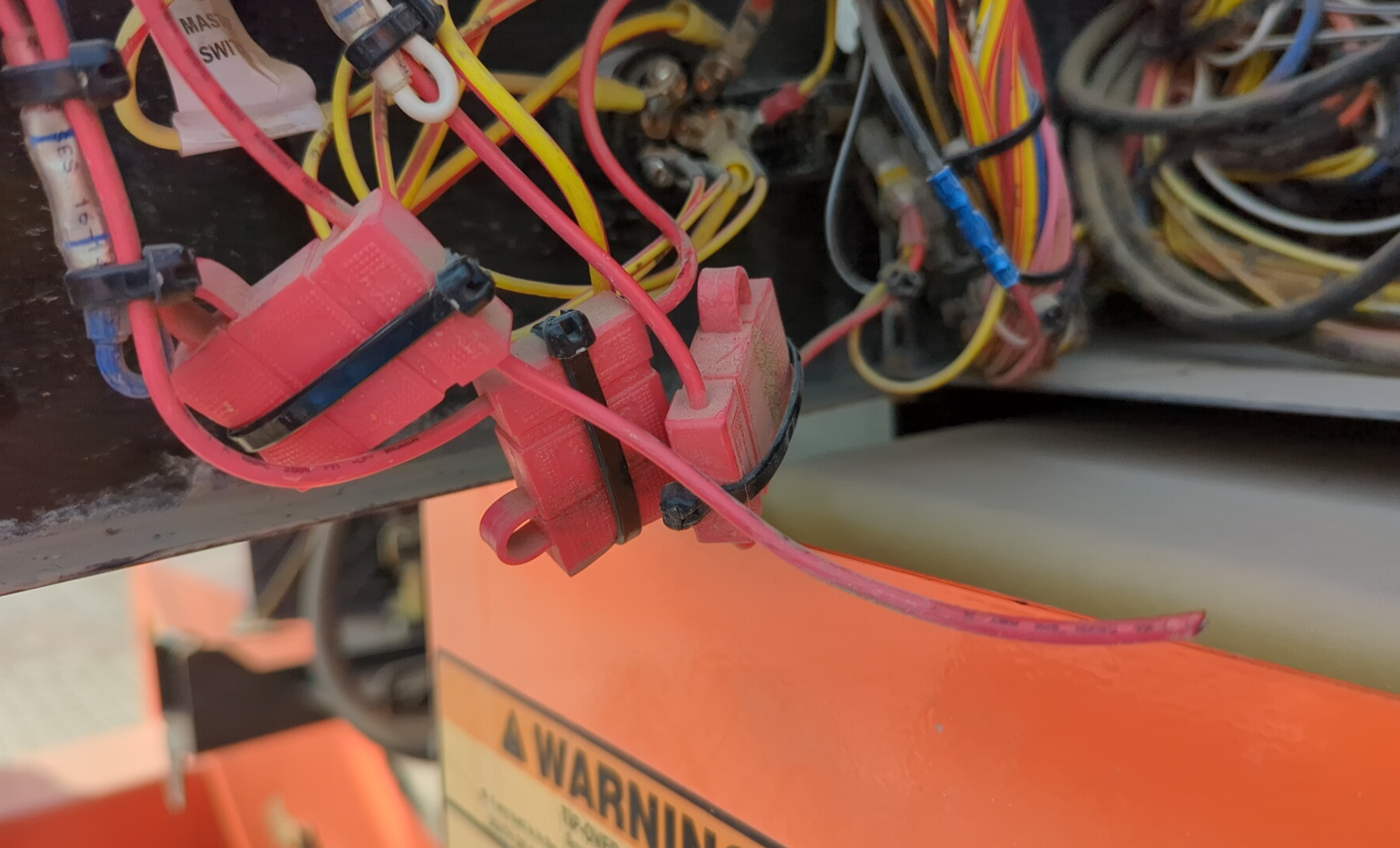BLA-009-JLG-600S-Boom-lifts-inspection-Electronic-Fuse-box-1