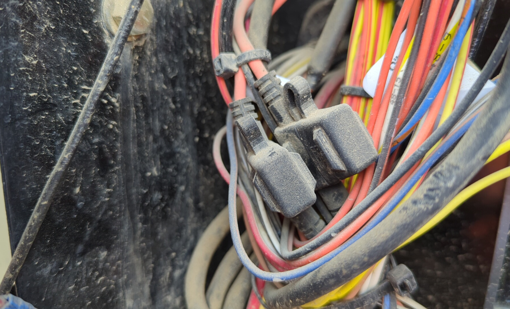 BLA-009-JLG-600S-Boom-lifts-inspection-Electronic-Fuse-box-1