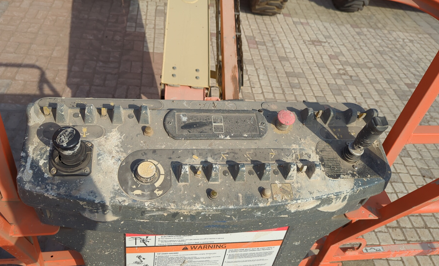 BLA-009-JLG-600S-Boom-lifts-inspection-Cabin-Platform-control-1