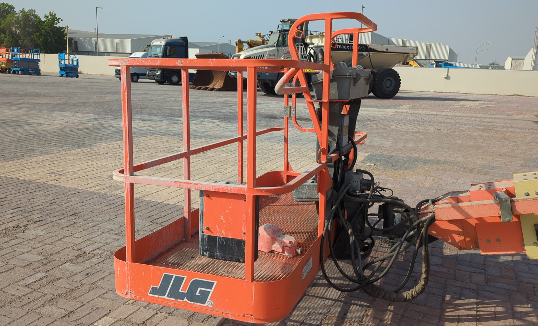 BLA-009-JLG-600S-Boom-lifts-inspection-Structure-Handrails-1