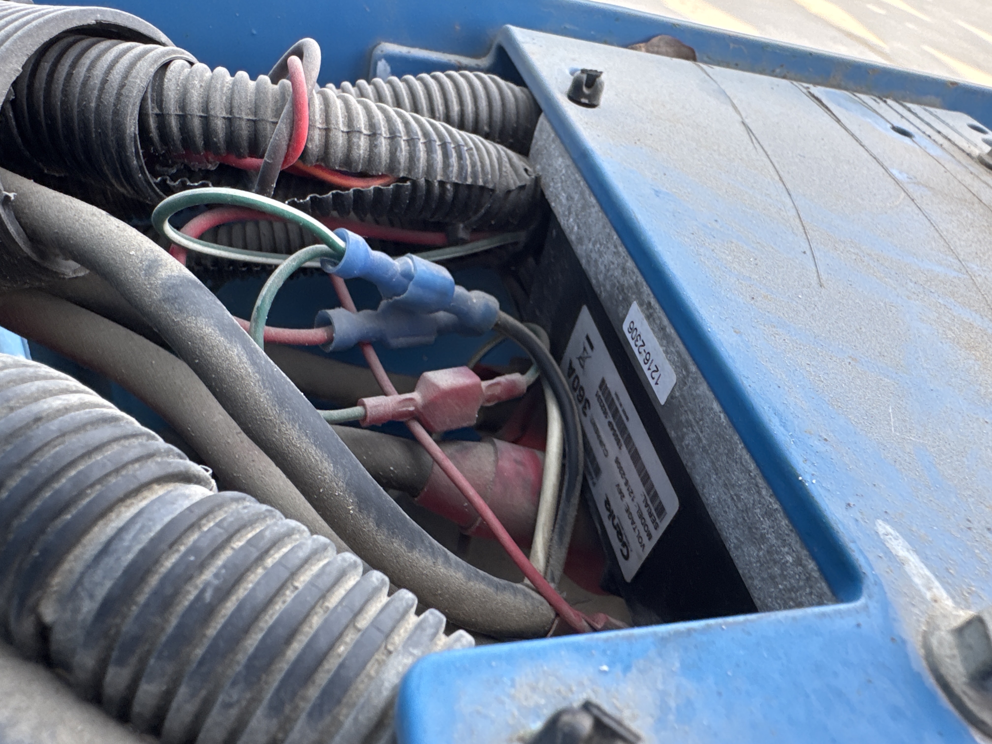 SLA-005-Genie-GS-3232-Scissor-lifts-inspection-Electronics-Battery-and-charging-system-1