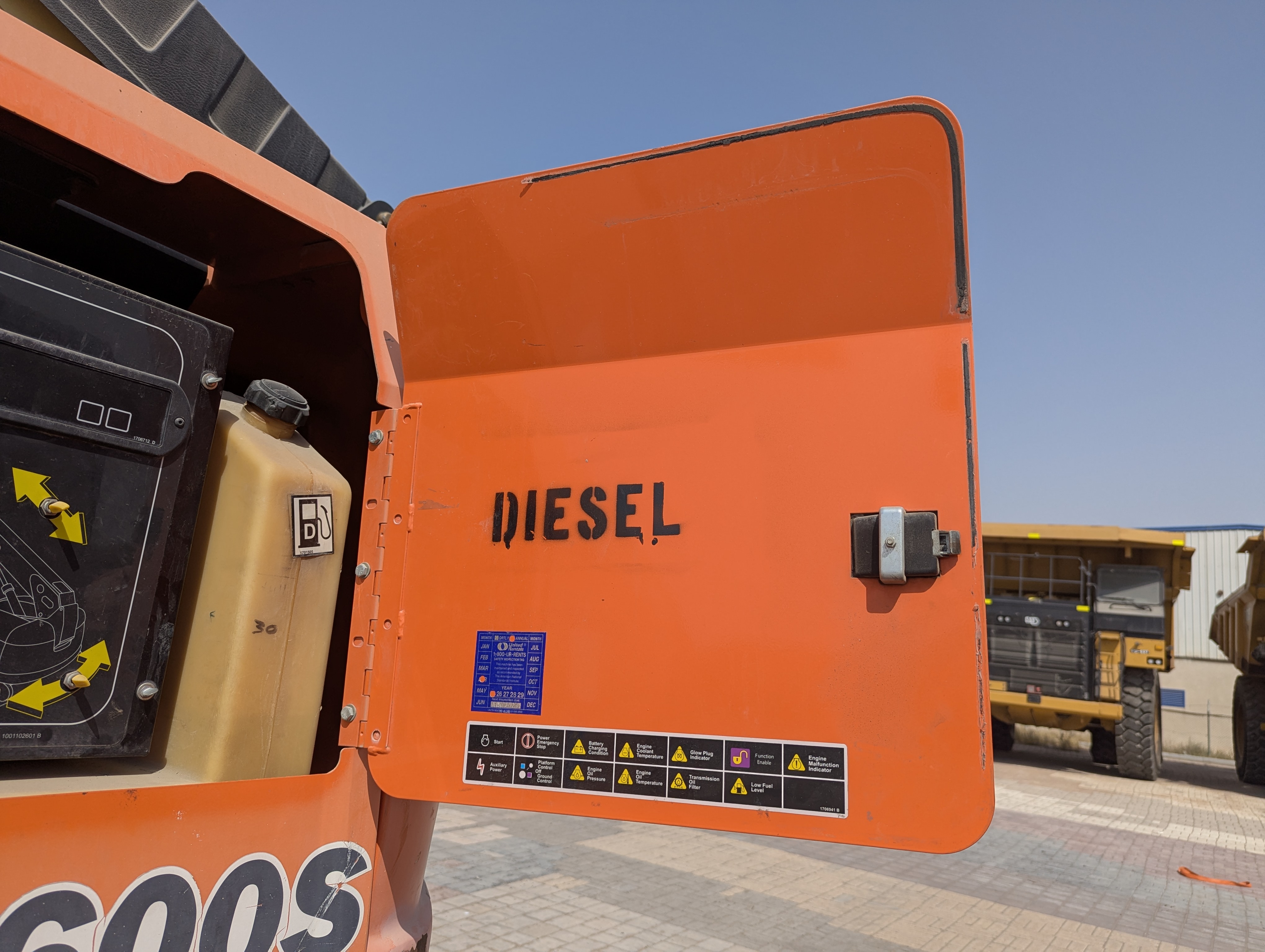 BLA-009-JLG-600S-Boom-lifts-inspection-Structure-Sheet-metal-(fiberglass)-1
