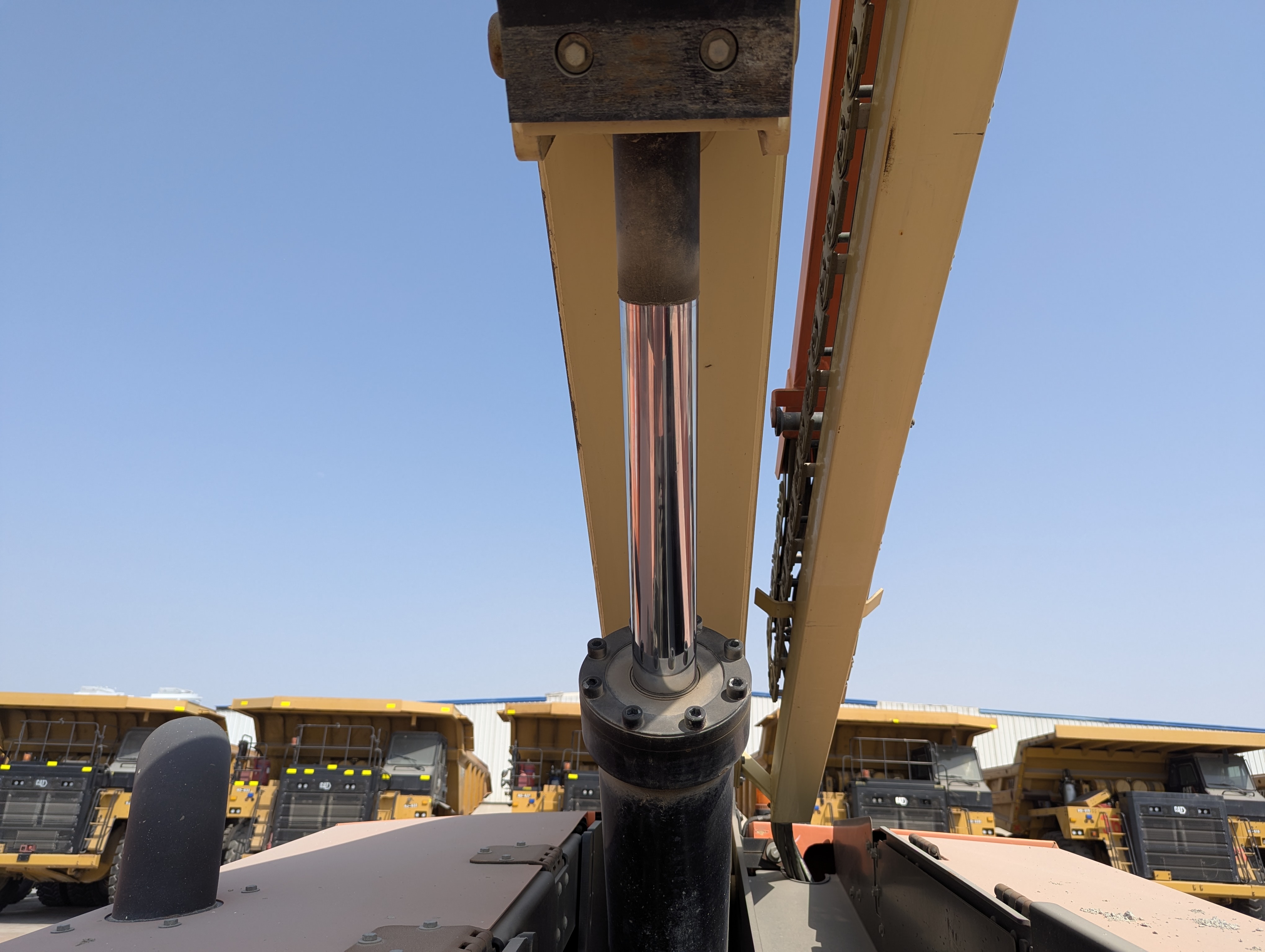 BLA-009-JLG-600S-Boom-lifts-inspection-Chassis-Boom-lift-cylinder-1
