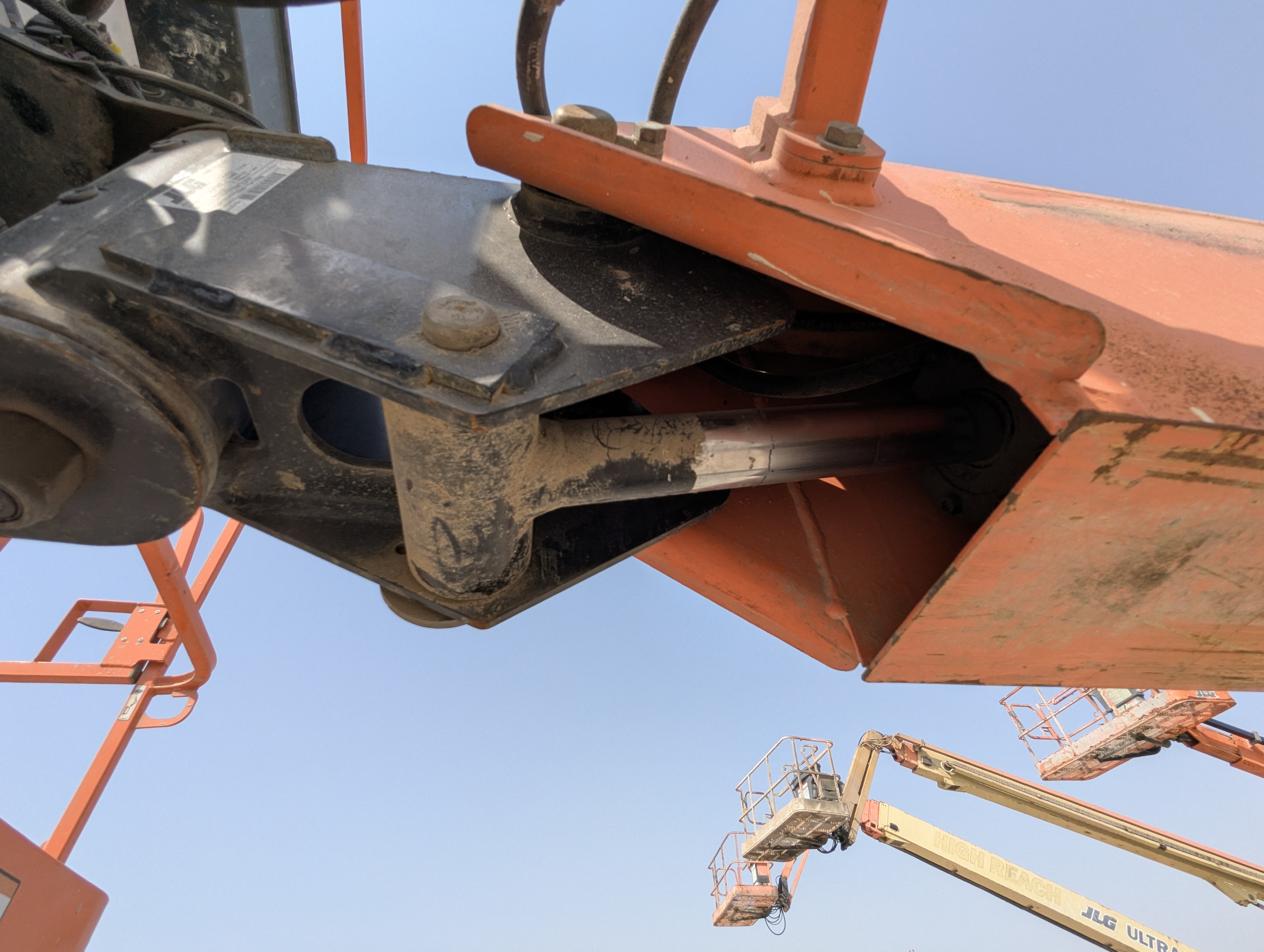 BLA-009-JLG-600S-Boom-lifts-inspection-Chassis-Boom-extension-cylinder-1