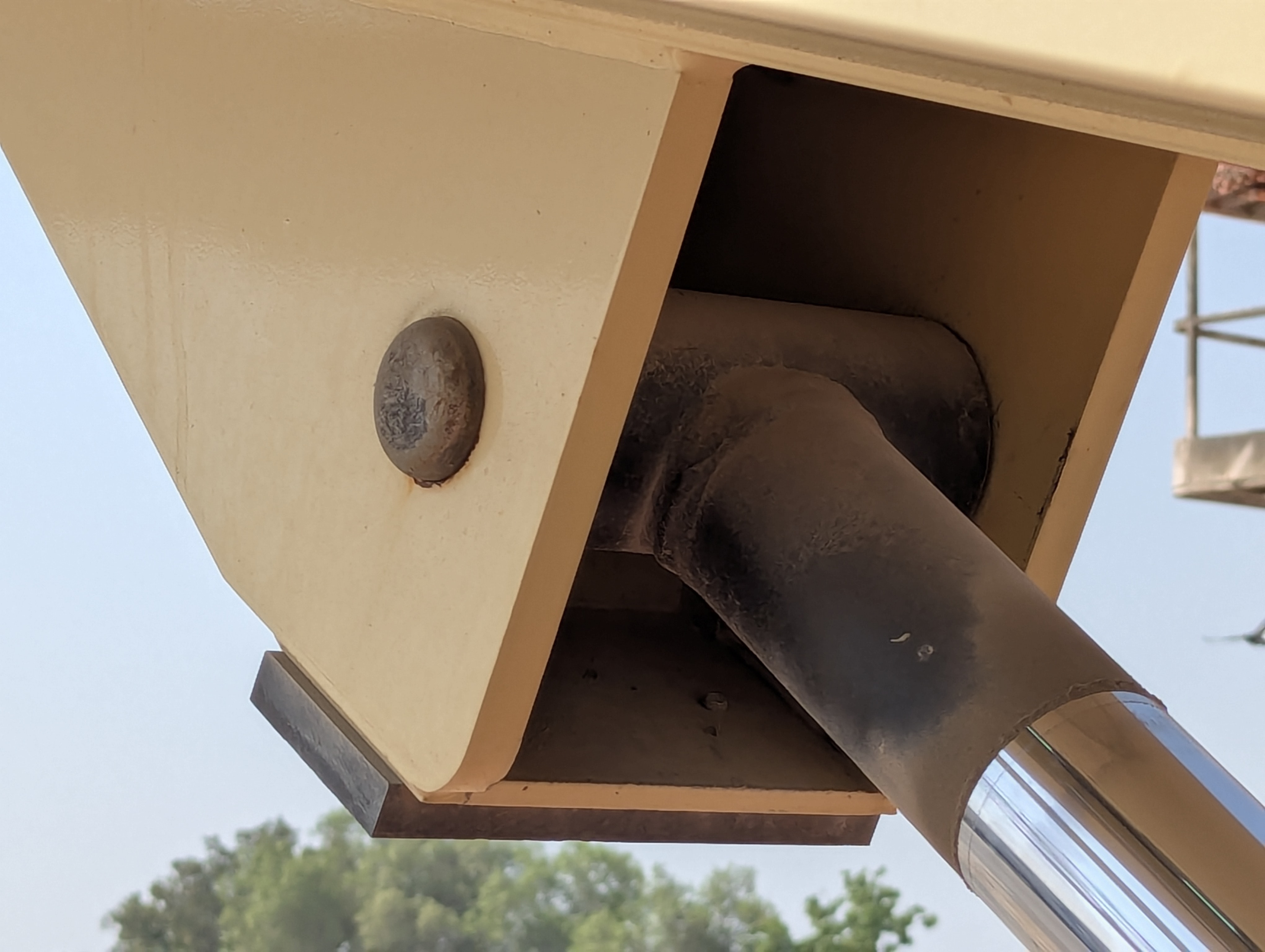 BLA-009-JLG-600S-Boom-lifts-inspection-Chassis-Boom-base-pin-and-bushings-1