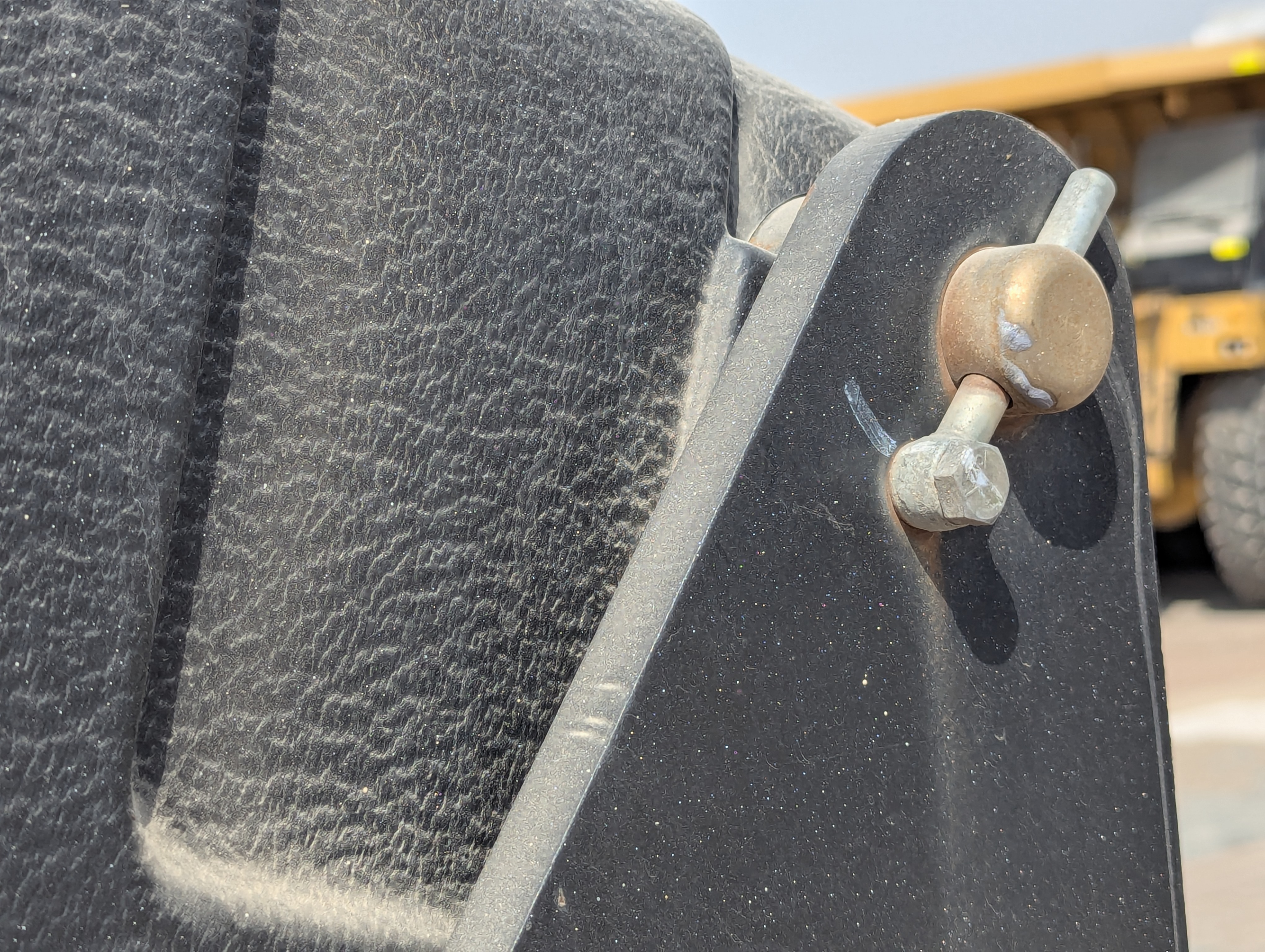 BLA-009-JLG-600S-Boom-lifts-inspection-Chassis-Boom-base-pin-and-bushings-1
