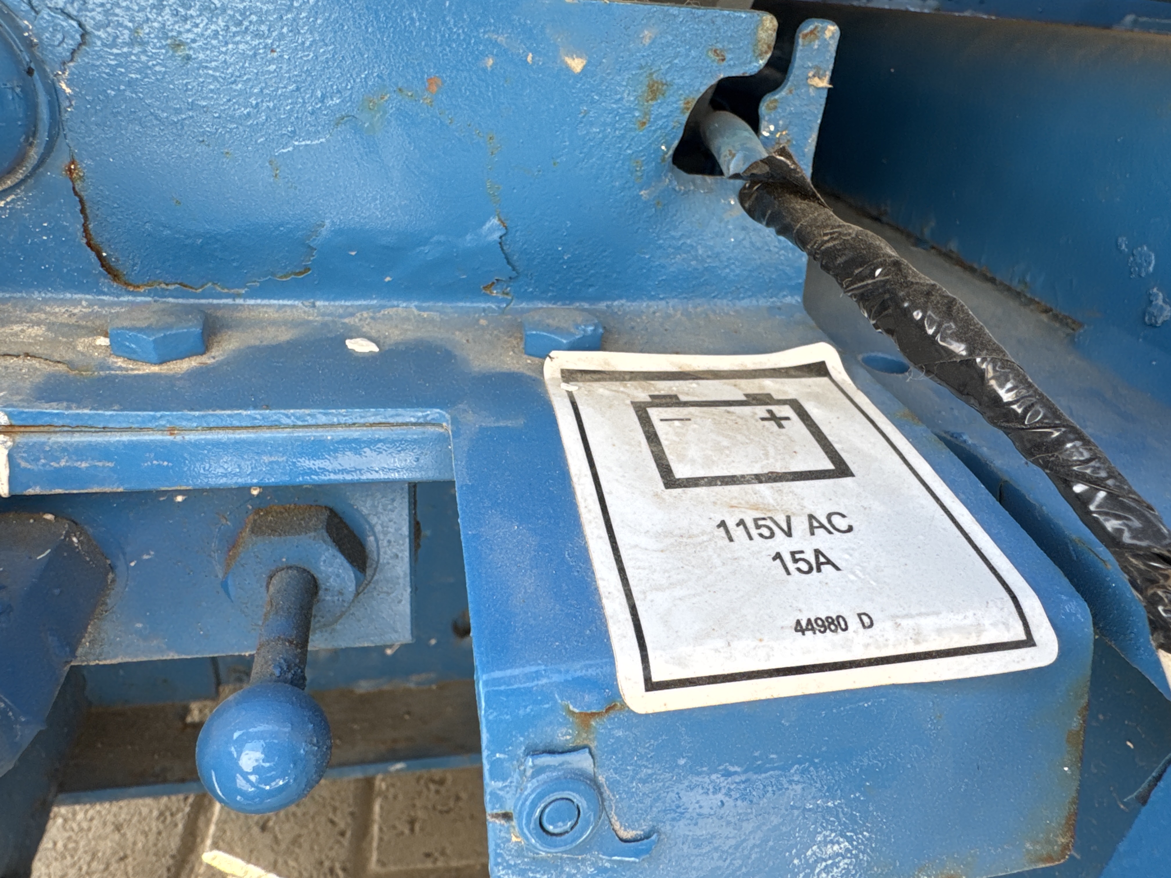 SLA-002-Genie-GS-1930-Scissor-lifts-inspection-Electronics-Charging-port-1