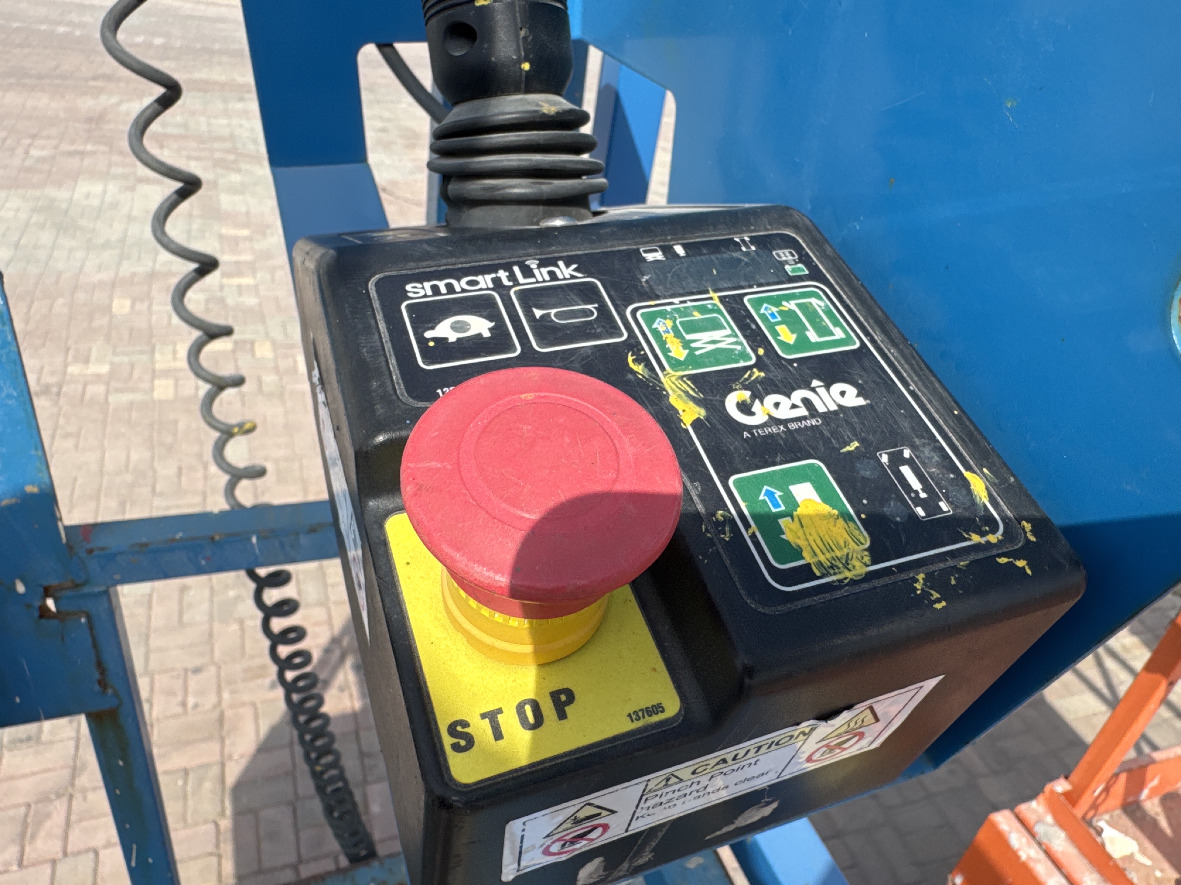 SLA-007-Genie-GS-4047-Scissor-lifts-inspection-Cabin-Platform-control-1