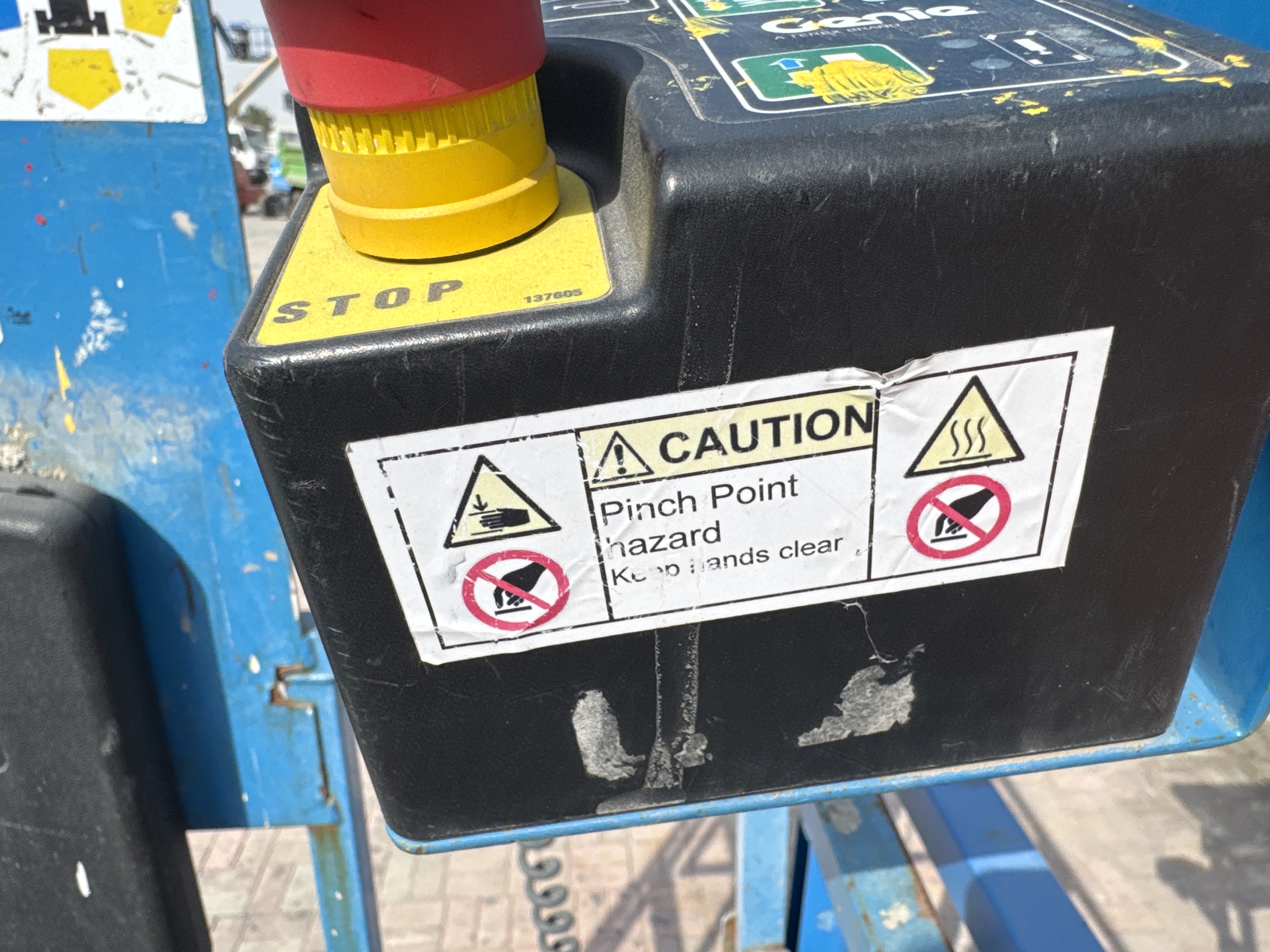 SLA-007-Genie-GS-4047-Scissor-lifts-inspection-Cabin-Platform-control-1