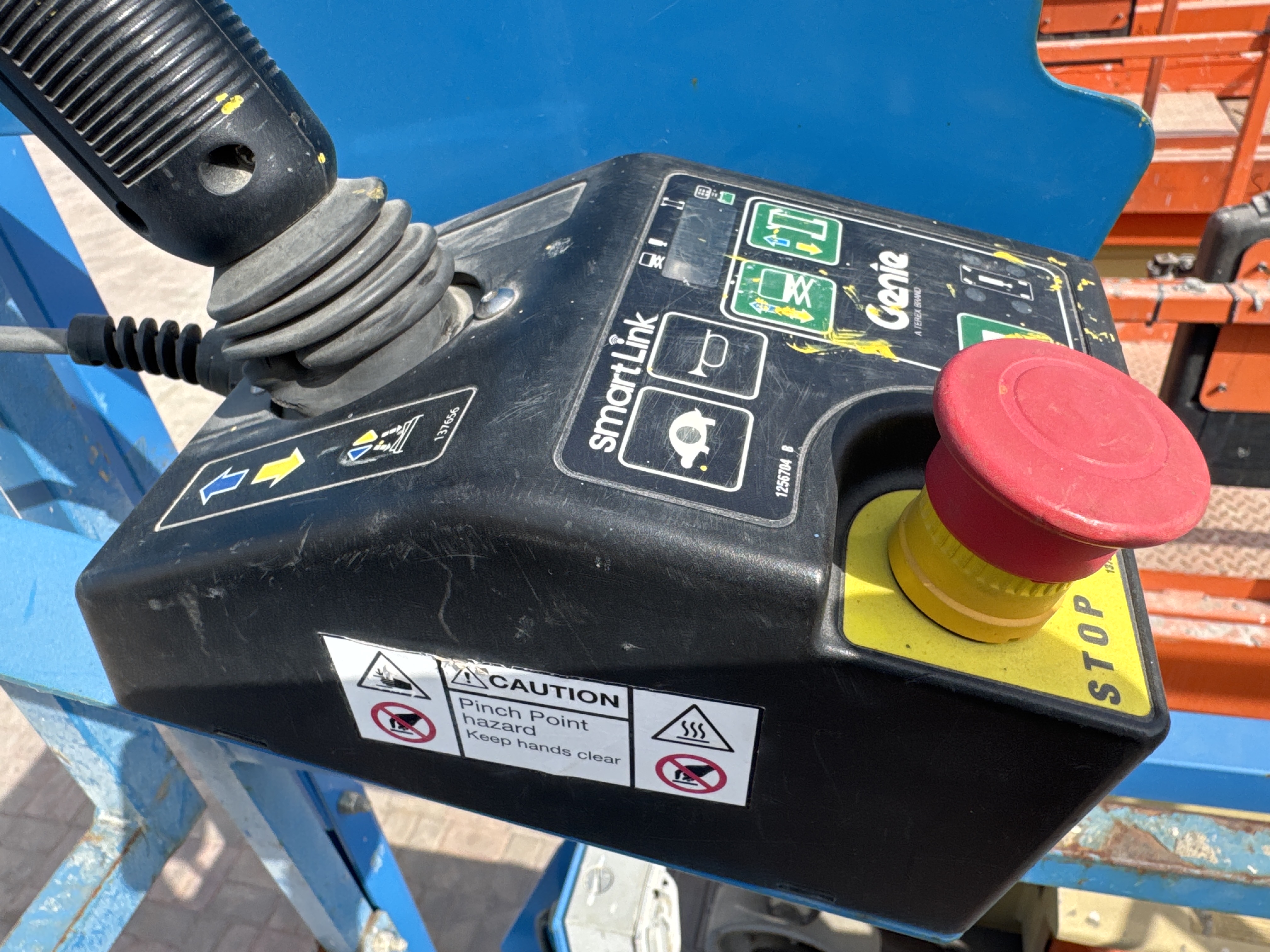 SLA-007-Genie-GS-4047-Scissor-lifts-inspection-Electronics-Electronic-instrument-board-1